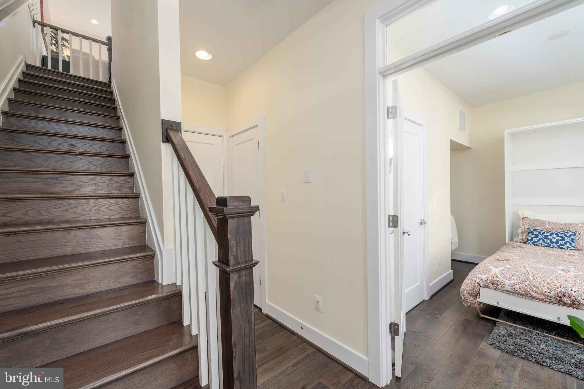 LOCUST POINT - Residential