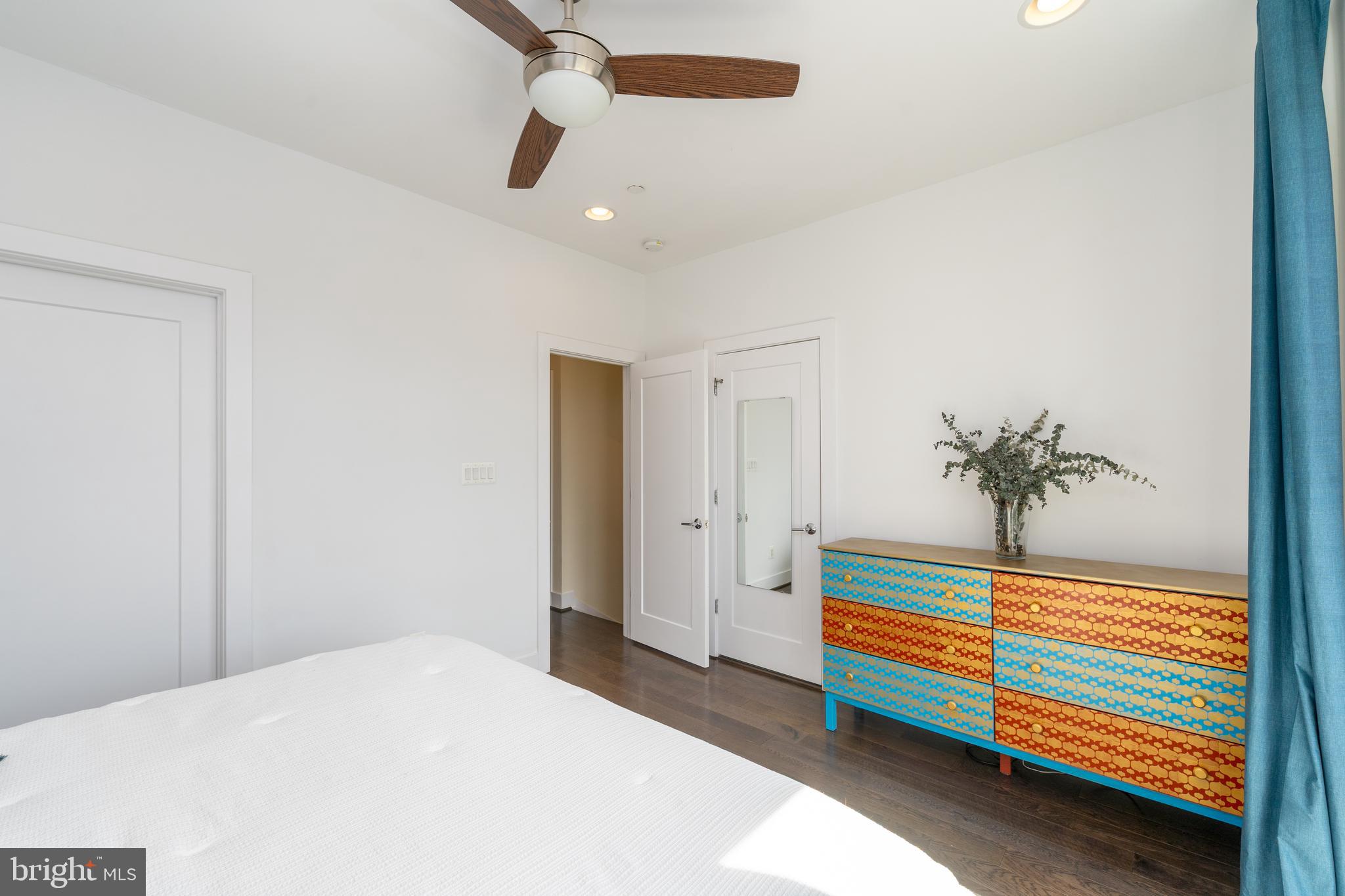LOCUST POINT - Residential