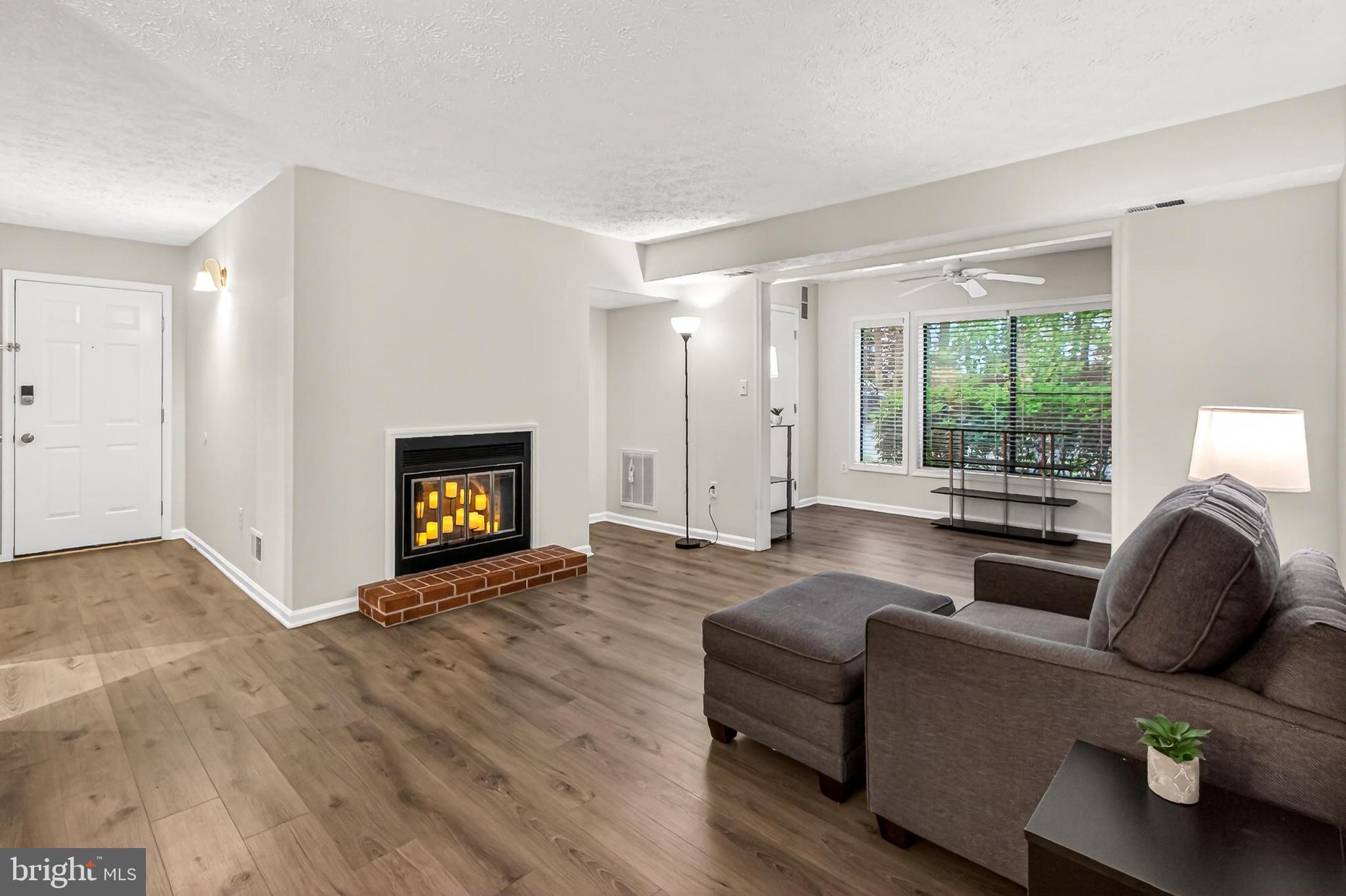HUNTERS CROSSING - Residential
