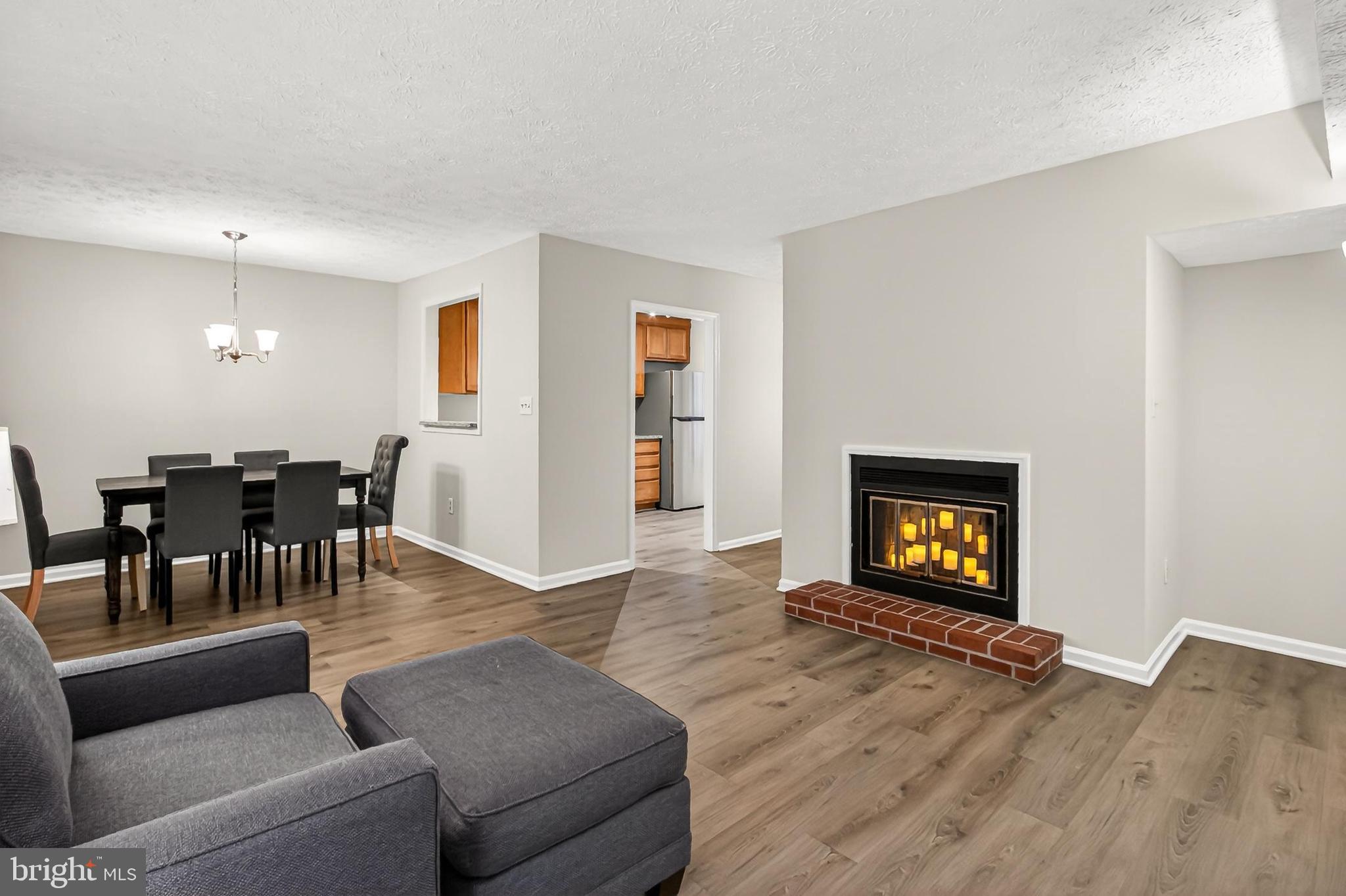 HUNTERS CROSSING - Residential