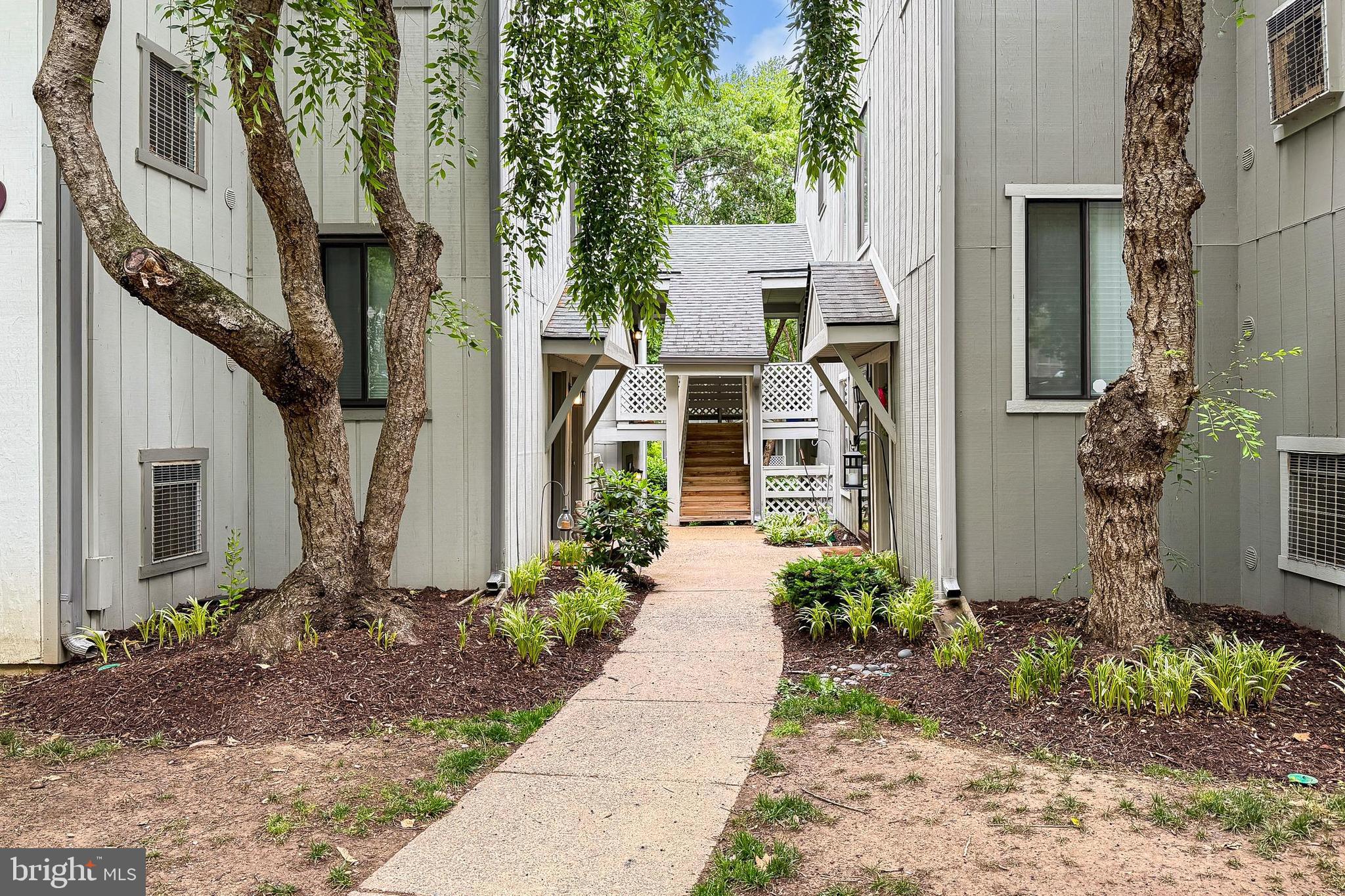 HUNTERS CROSSING - Residential