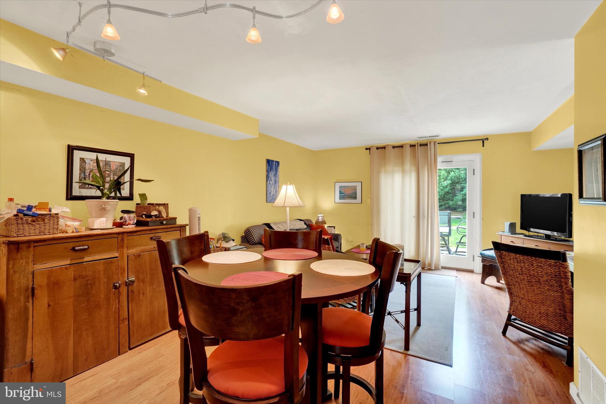 COLONY PARK - Residential