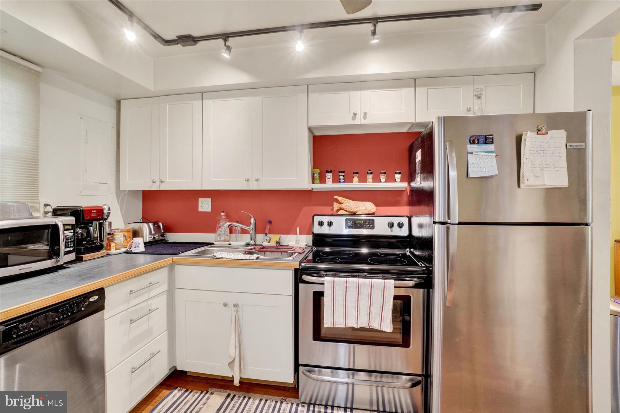 COLONY PARK - Residential