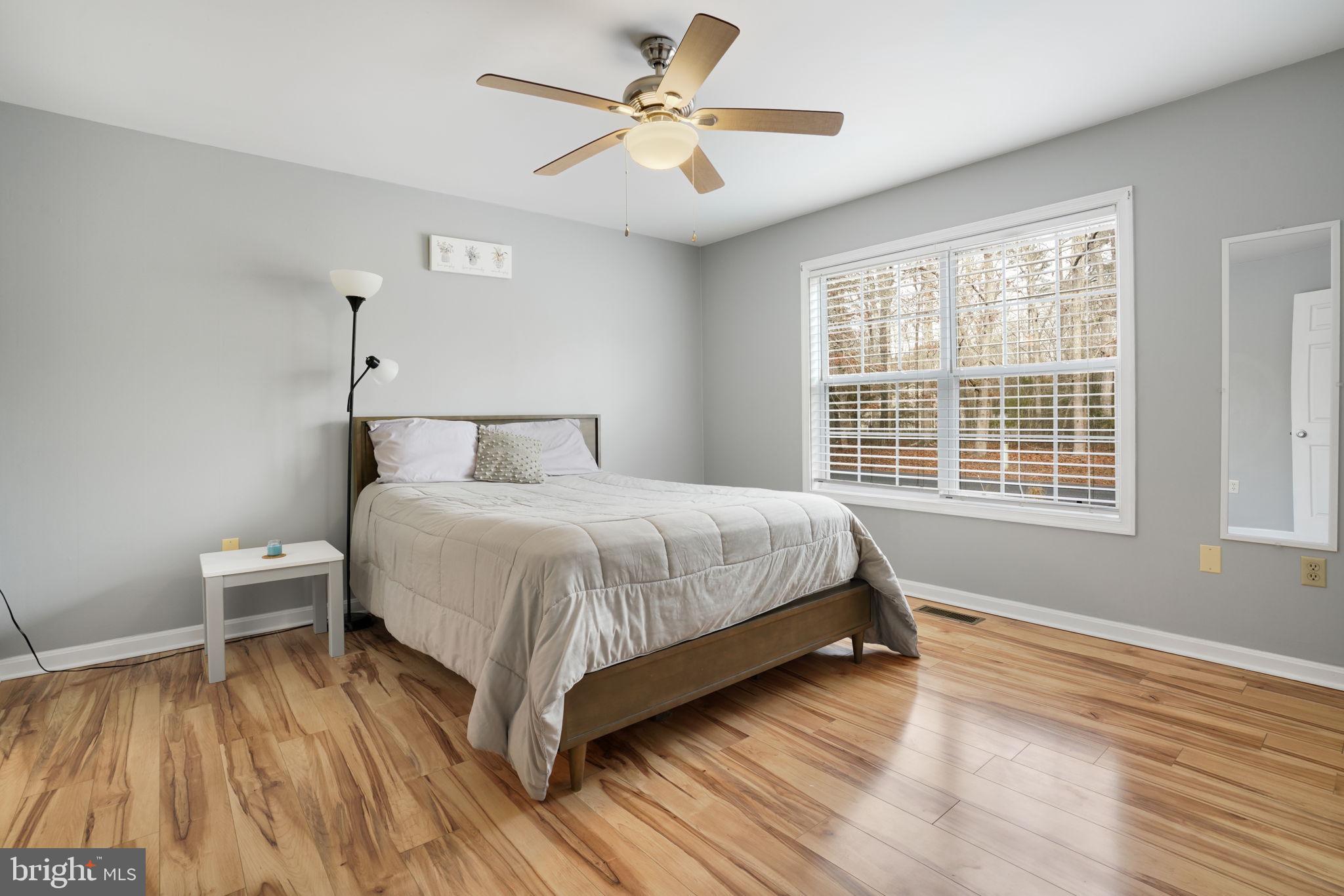 CAPTAIN'S COVE - Residential