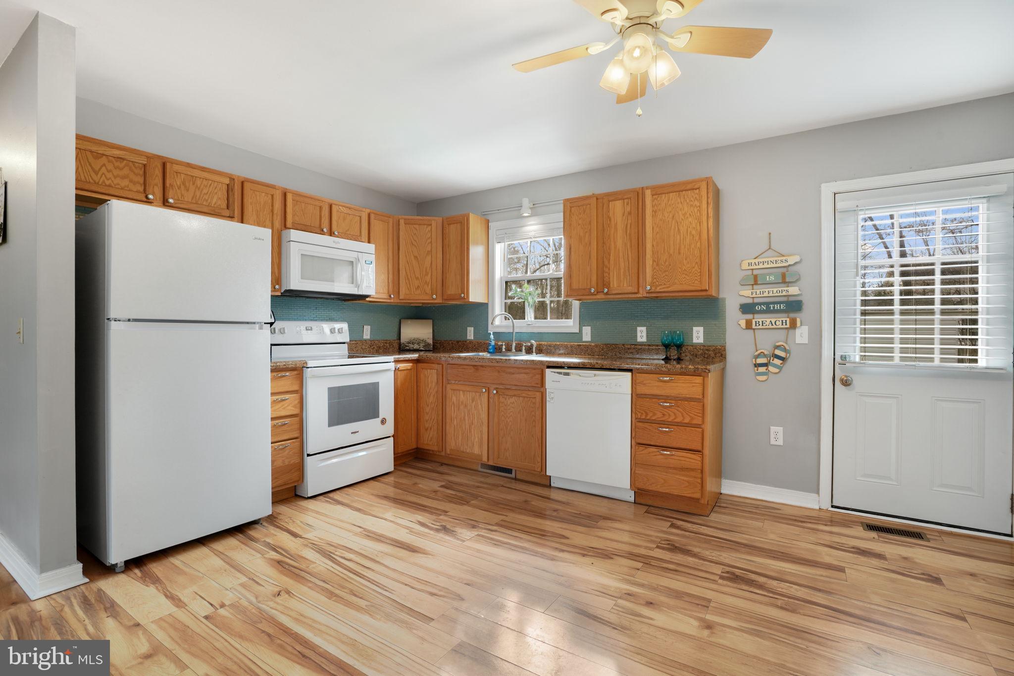 CAPTAIN'S COVE - Residential