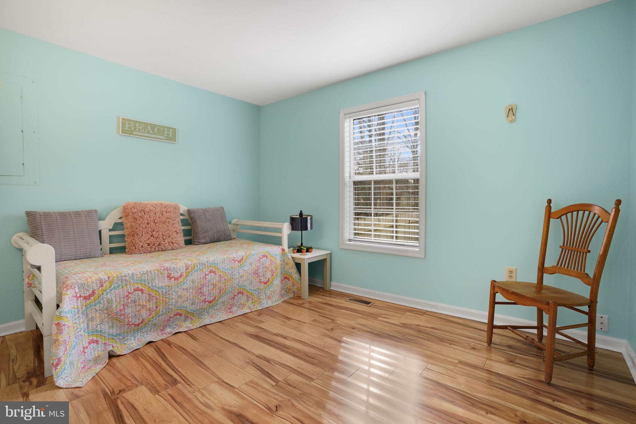 CAPTAIN'S COVE - Residential