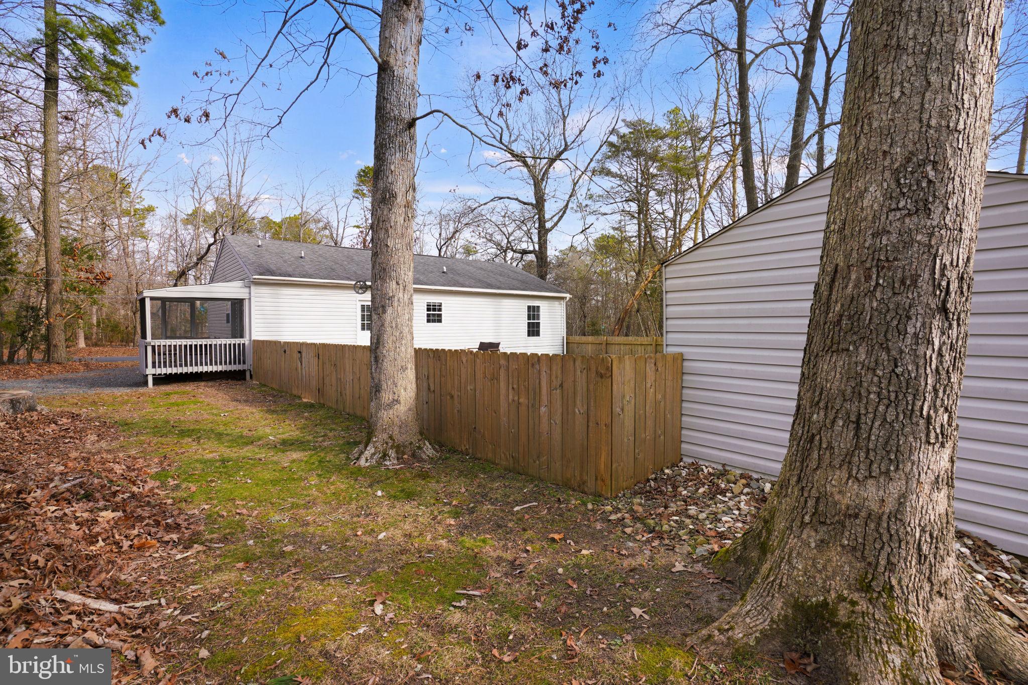 CAPTAIN'S COVE - Residential
