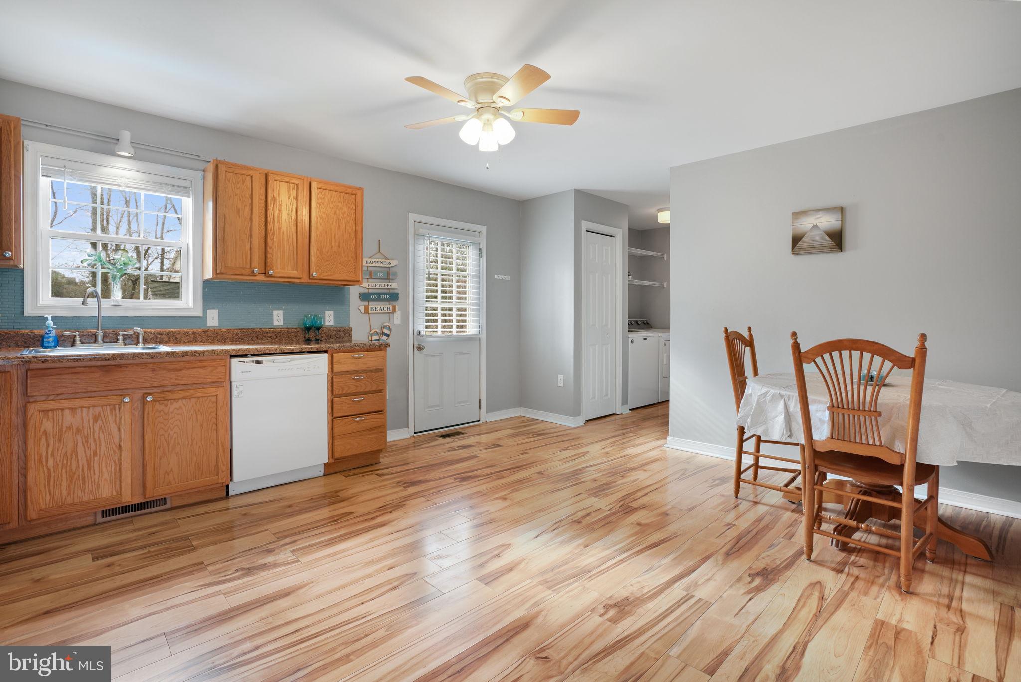 CAPTAIN'S COVE - Residential