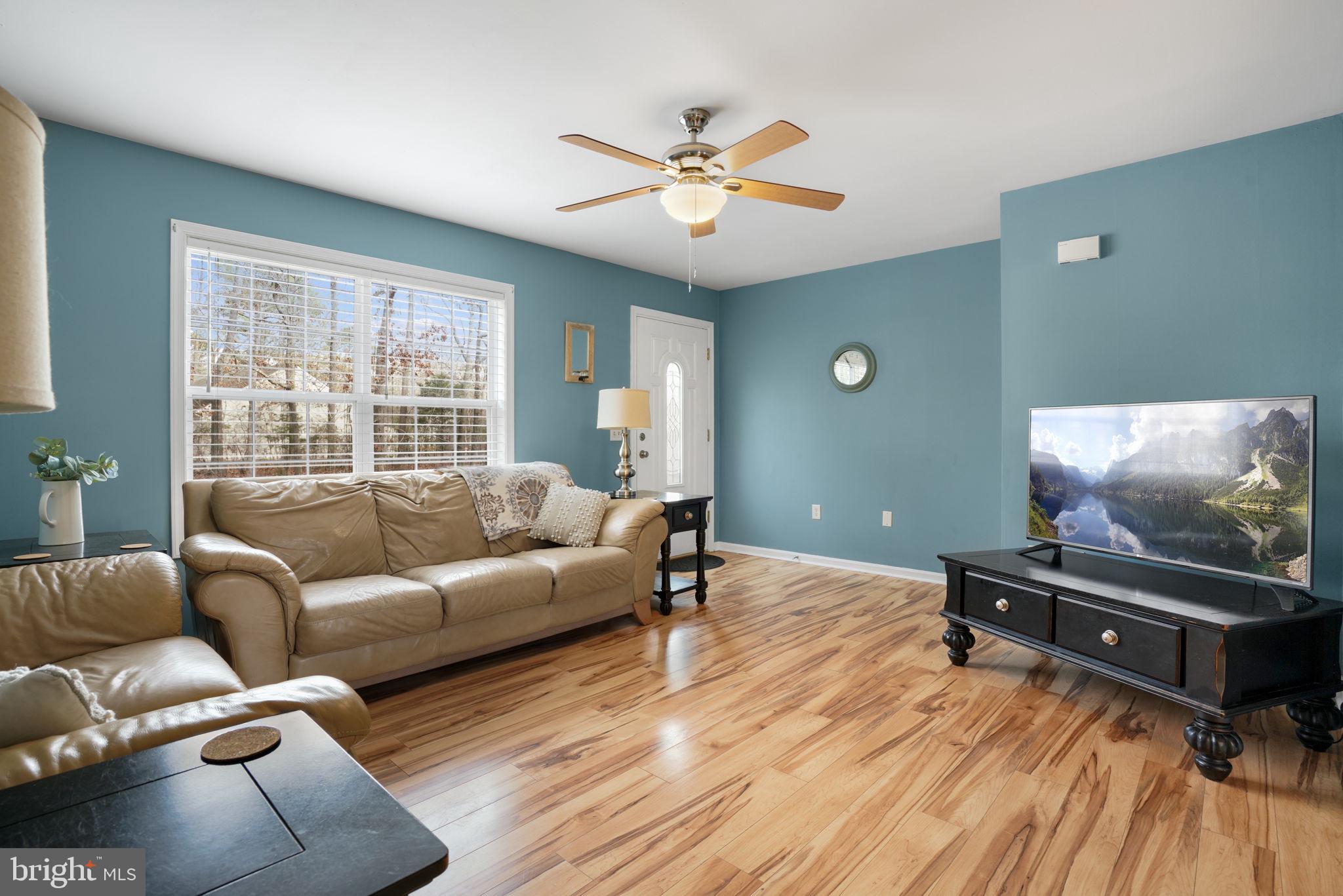 CAPTAIN'S COVE - Residential
