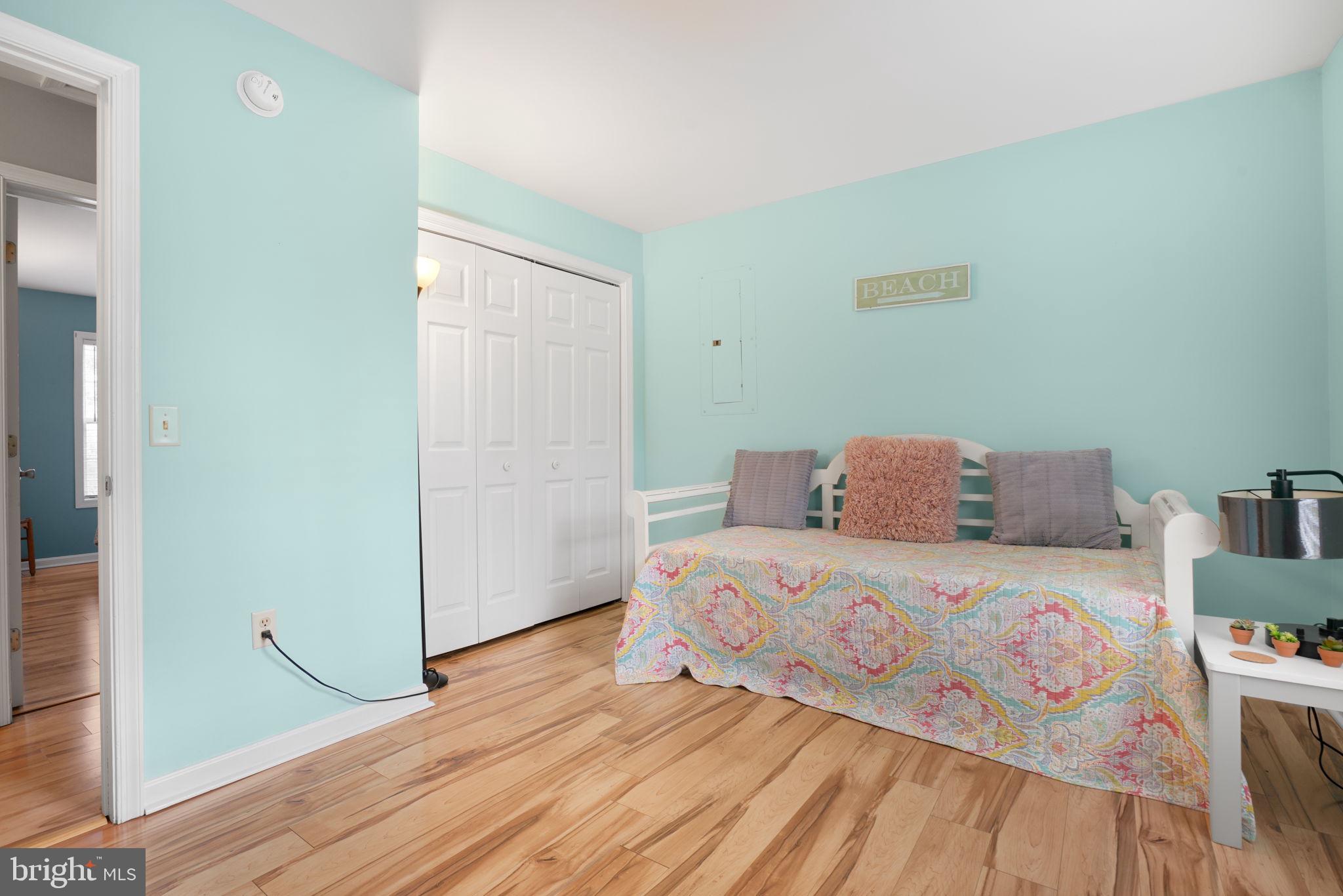 CAPTAIN'S COVE - Residential