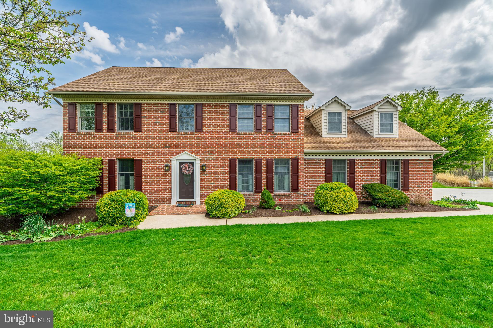 COUNTRY MANOR ESTATES - Residential