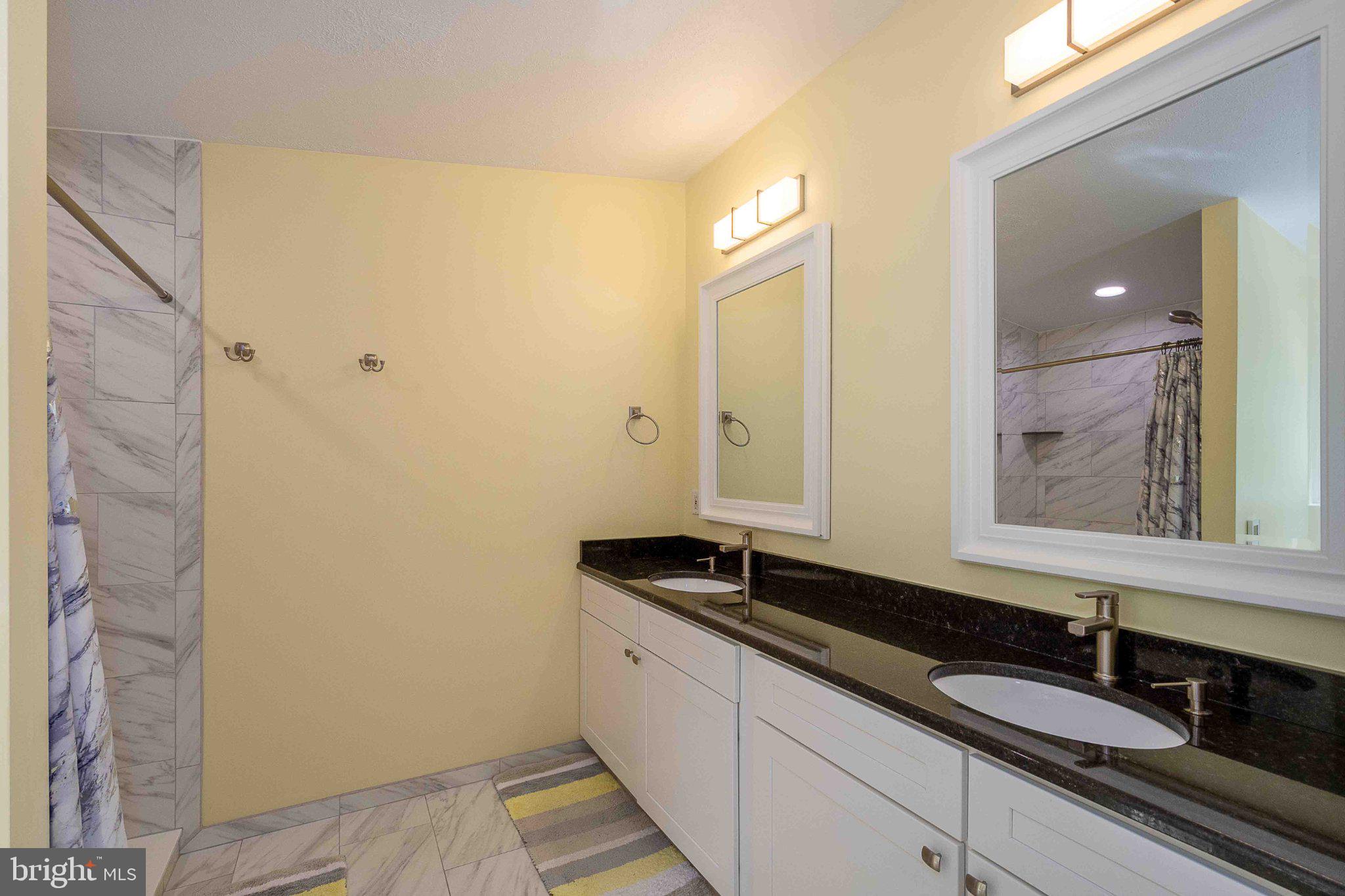 ROYAL CHARLOTTE - Residential