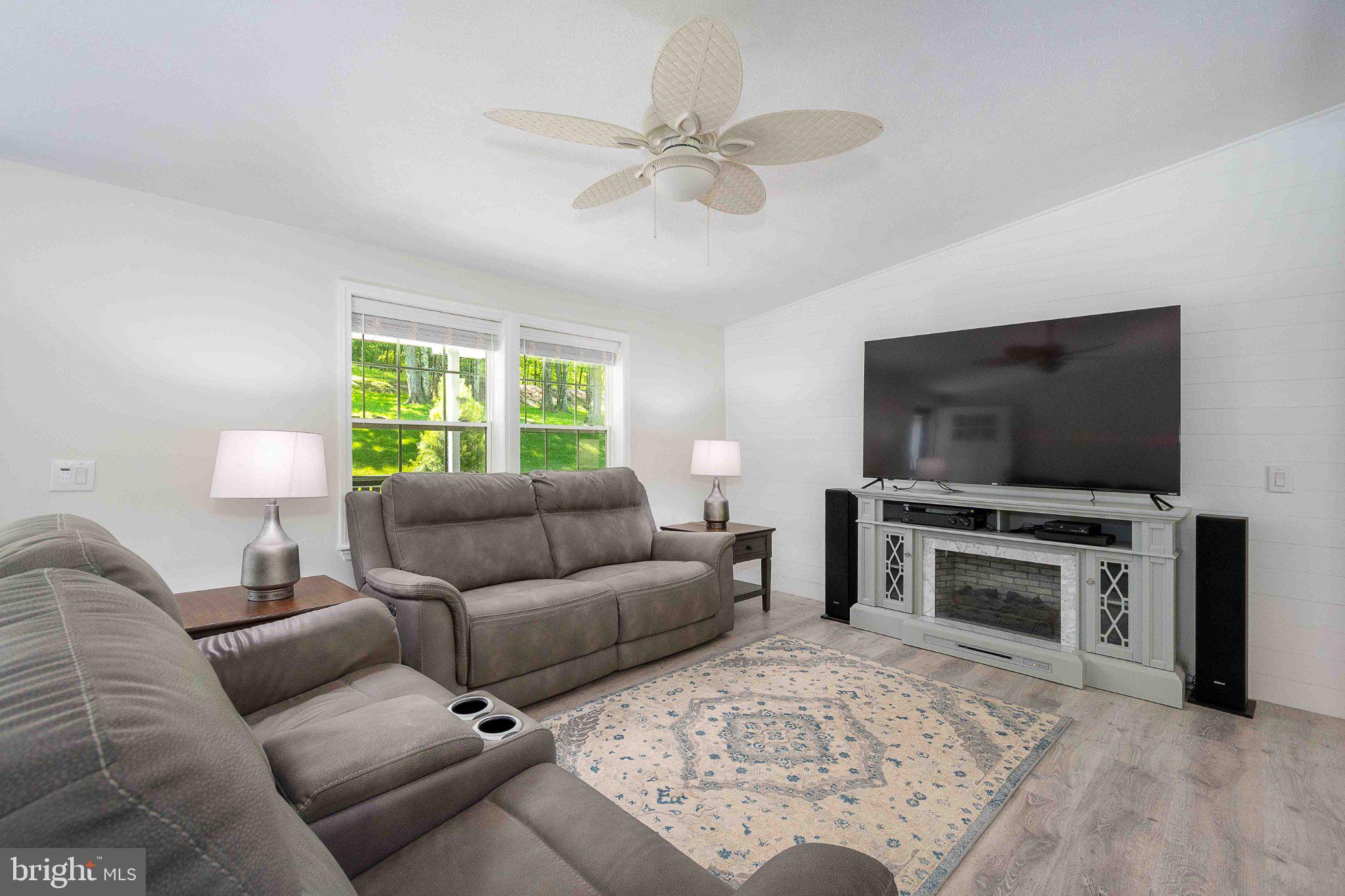 ROYAL CHARLOTTE - Residential