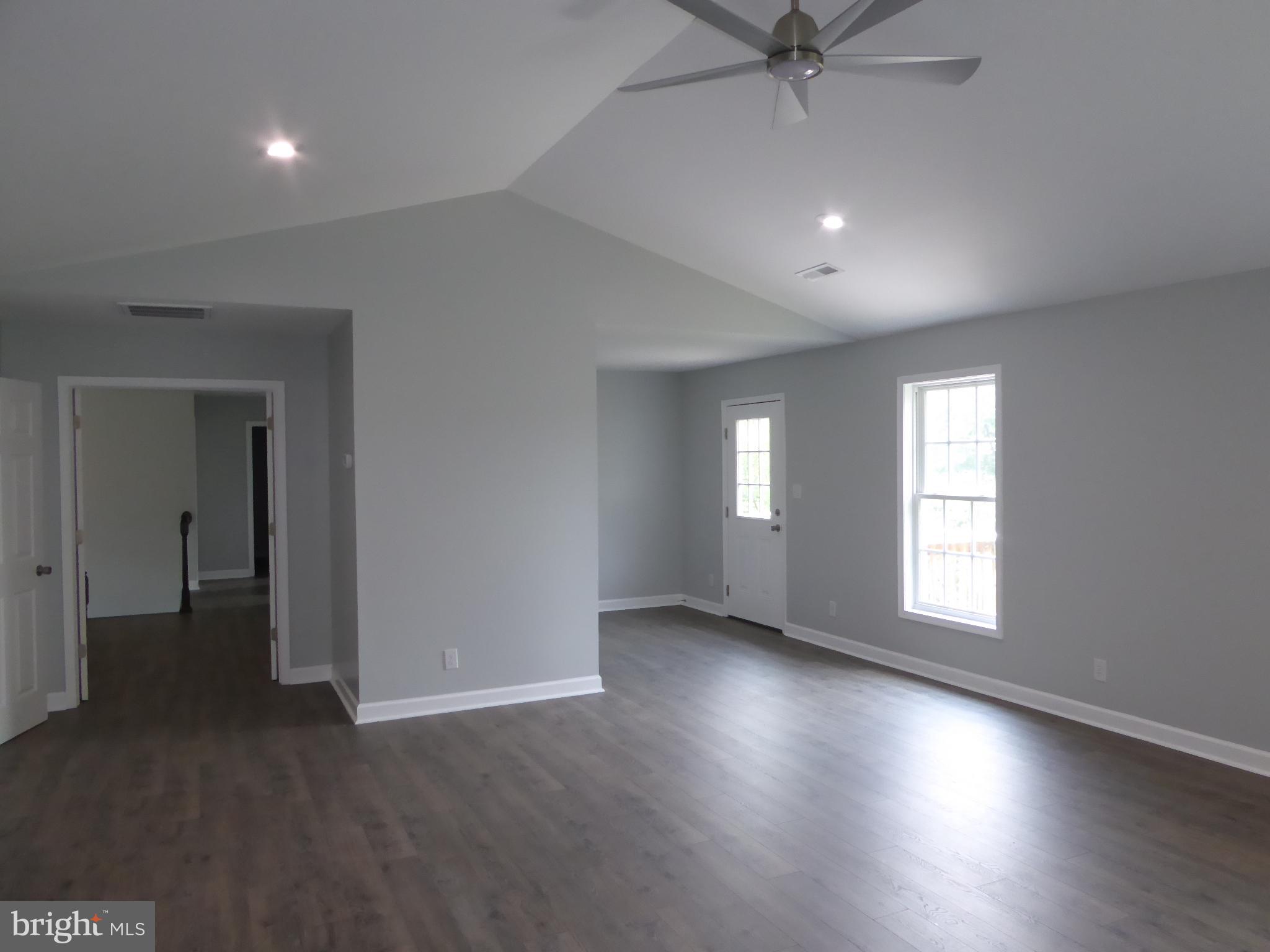 BARB MOUNTAIN ESTATES - Residential