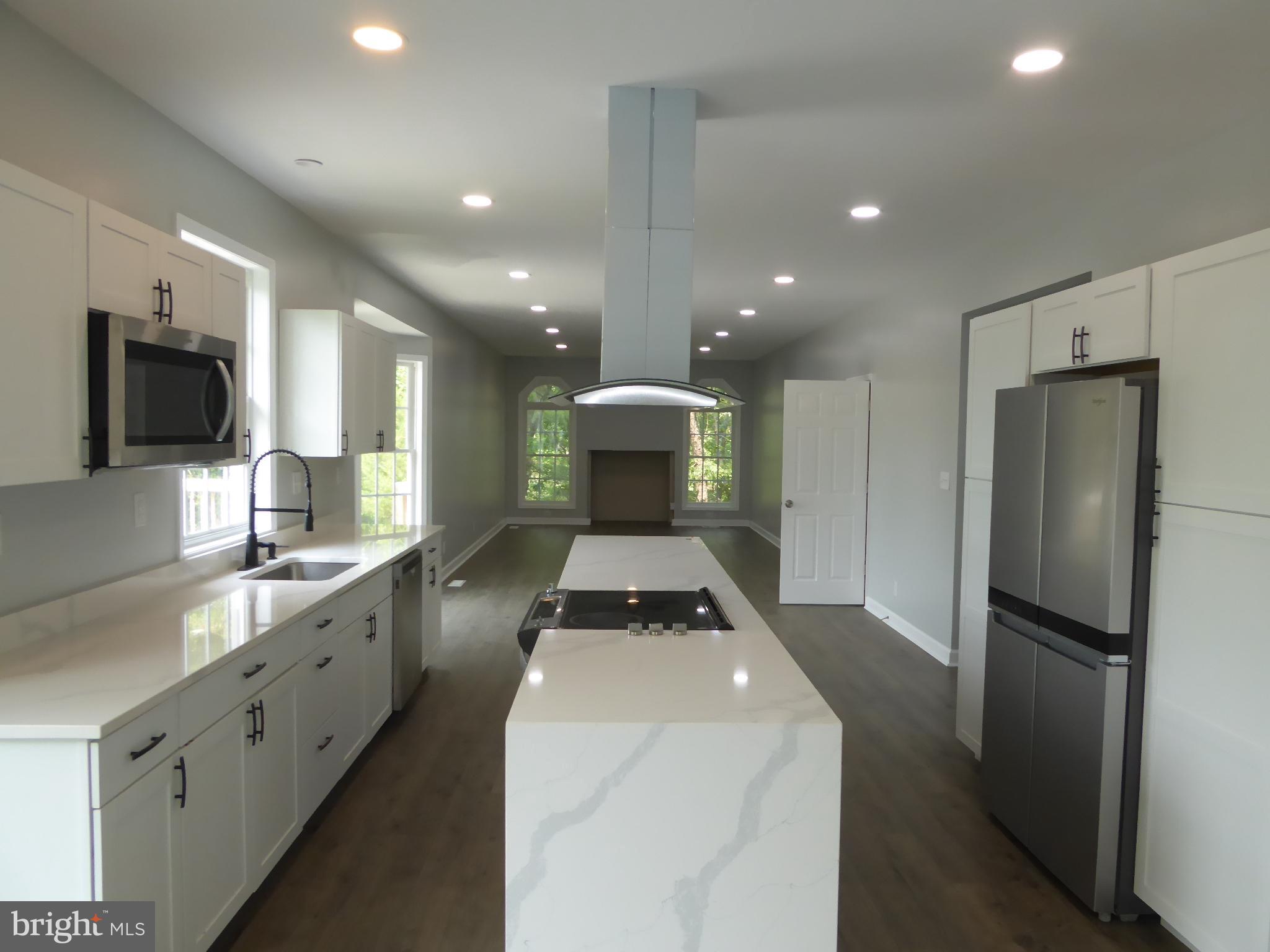 BARB MOUNTAIN ESTATES - Residential