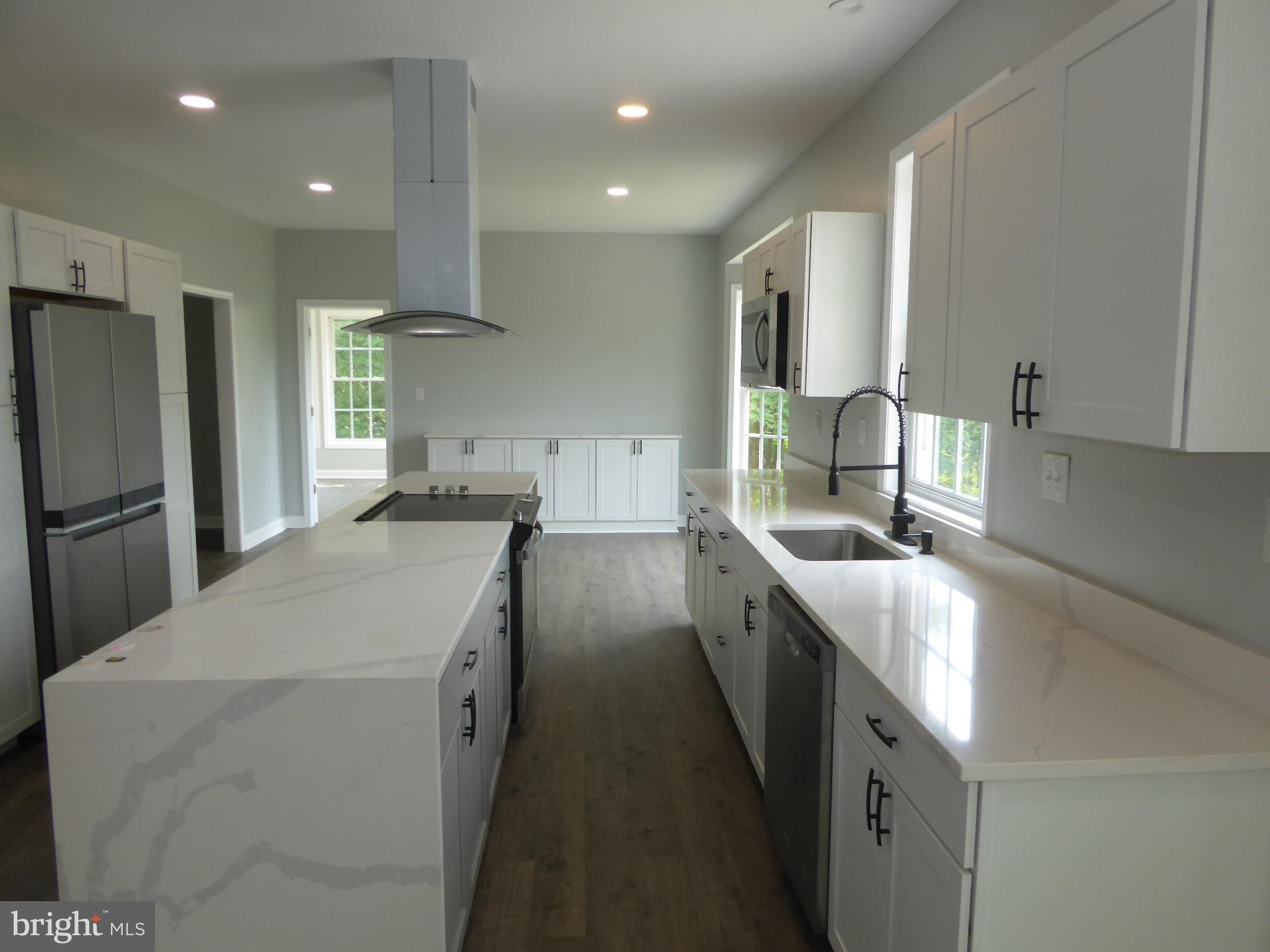 BARB MOUNTAIN ESTATES - Residential