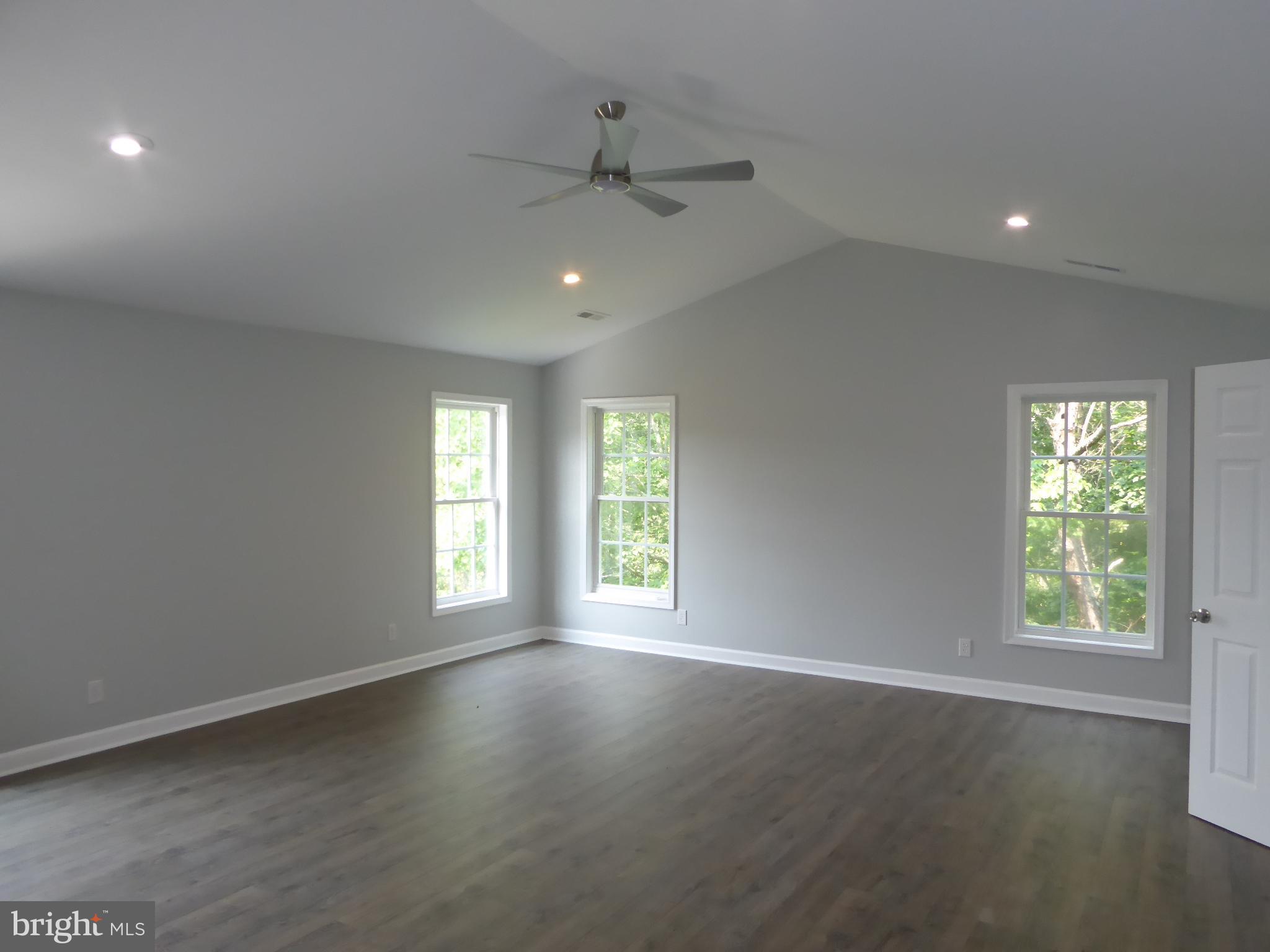 BARB MOUNTAIN ESTATES - Residential
