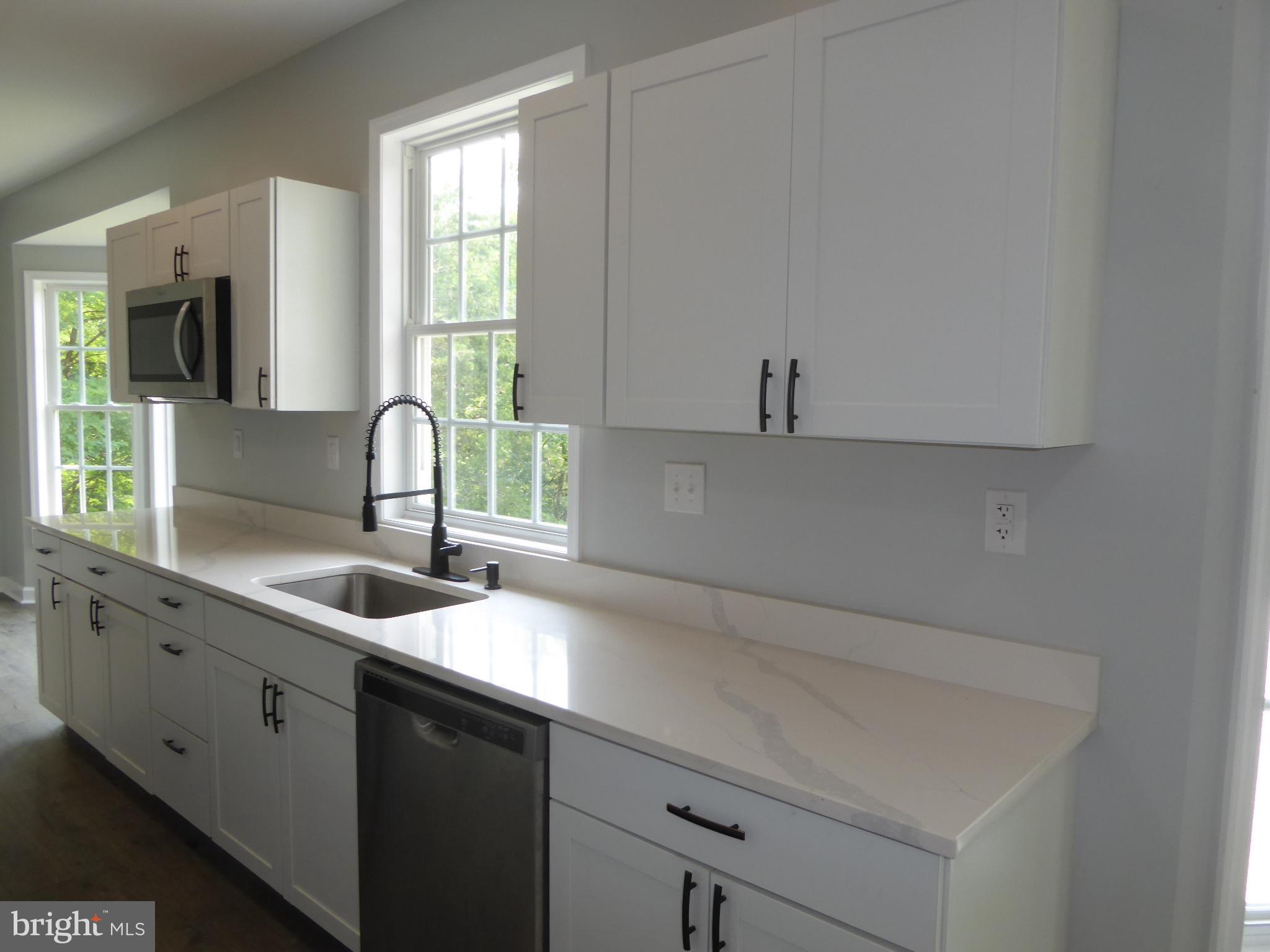 BARB MOUNTAIN ESTATES - Residential