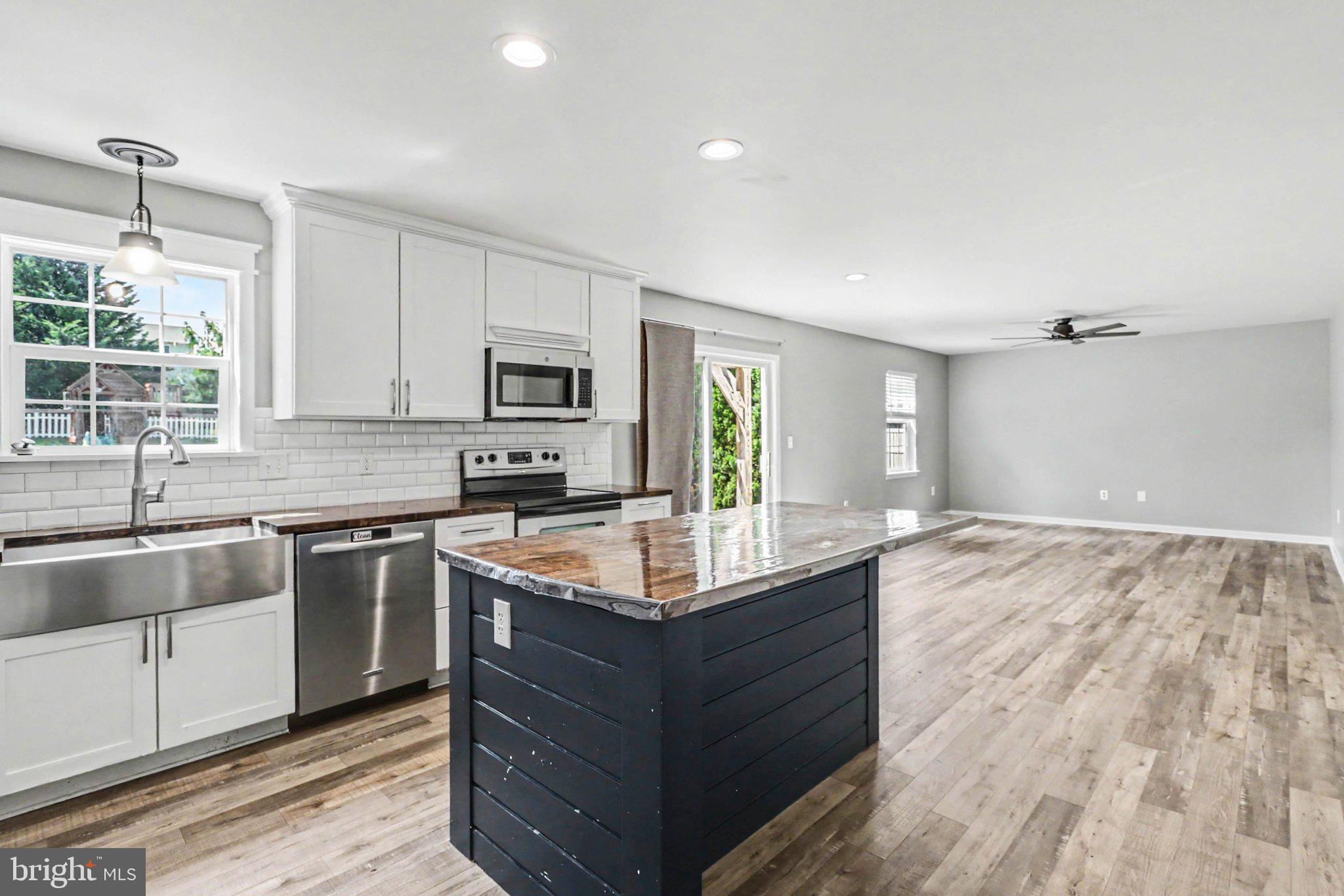 SOUTH MOUNTAIN ESTATES - Residential