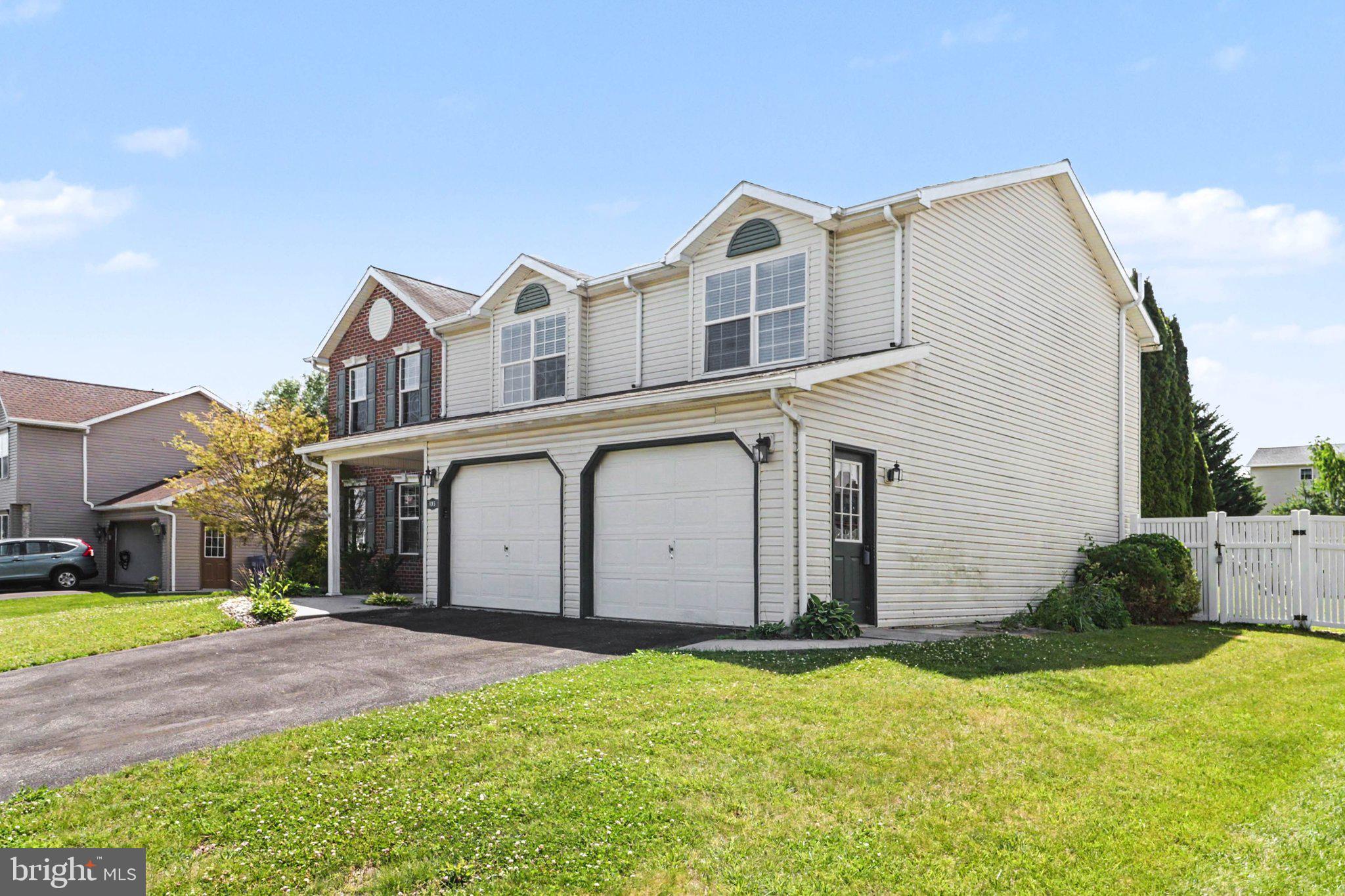SOUTH MOUNTAIN ESTATES - Residential