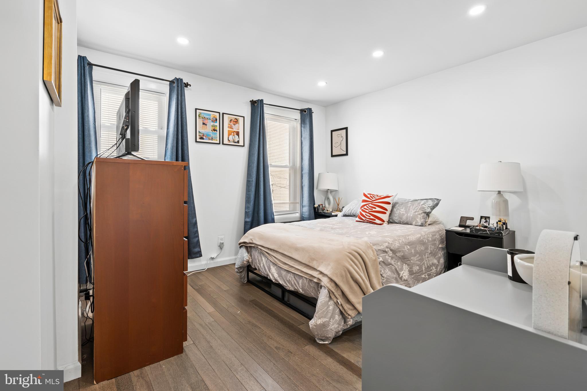 EAST KENSINGTON - Residential