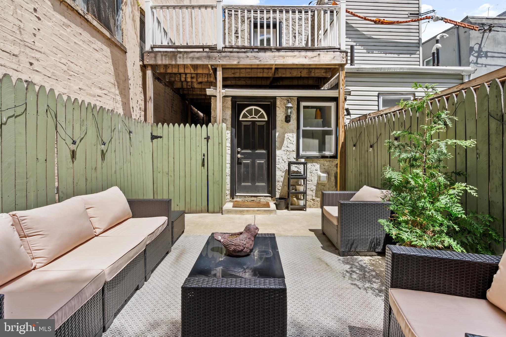 EAST KENSINGTON - Residential