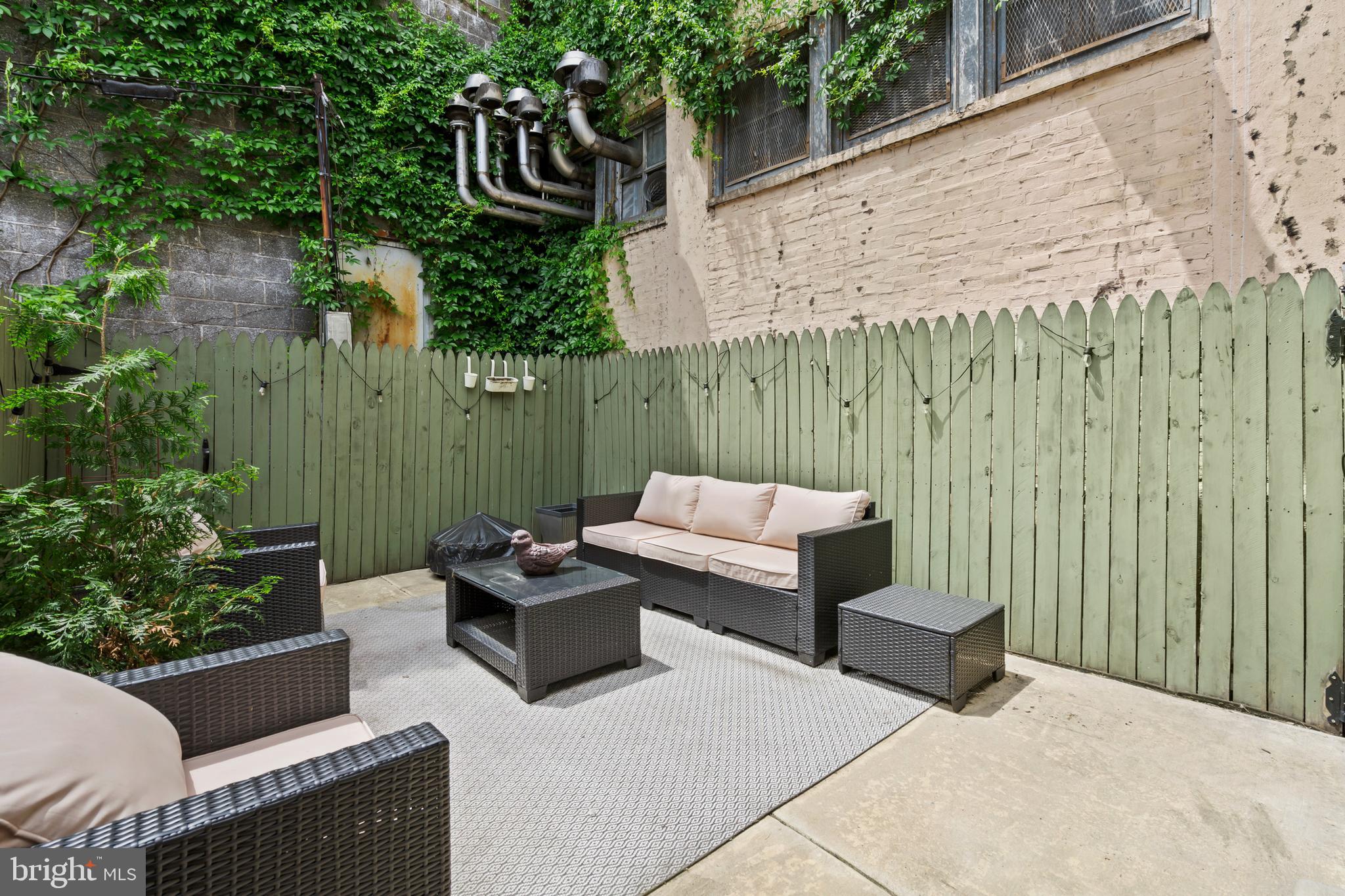 EAST KENSINGTON - Residential