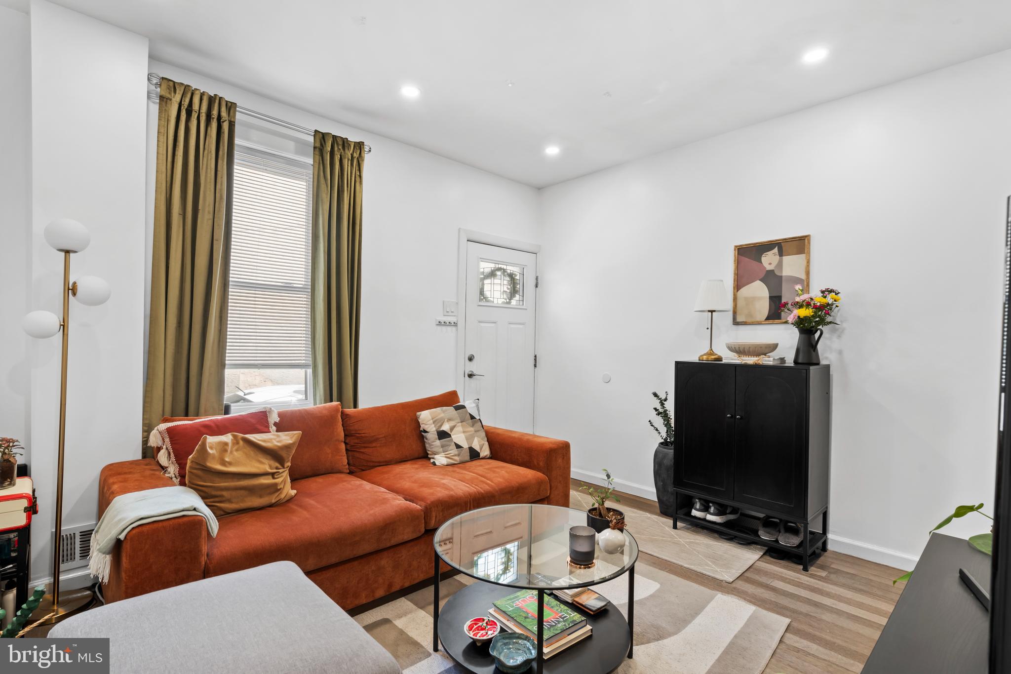 EAST KENSINGTON - Residential
