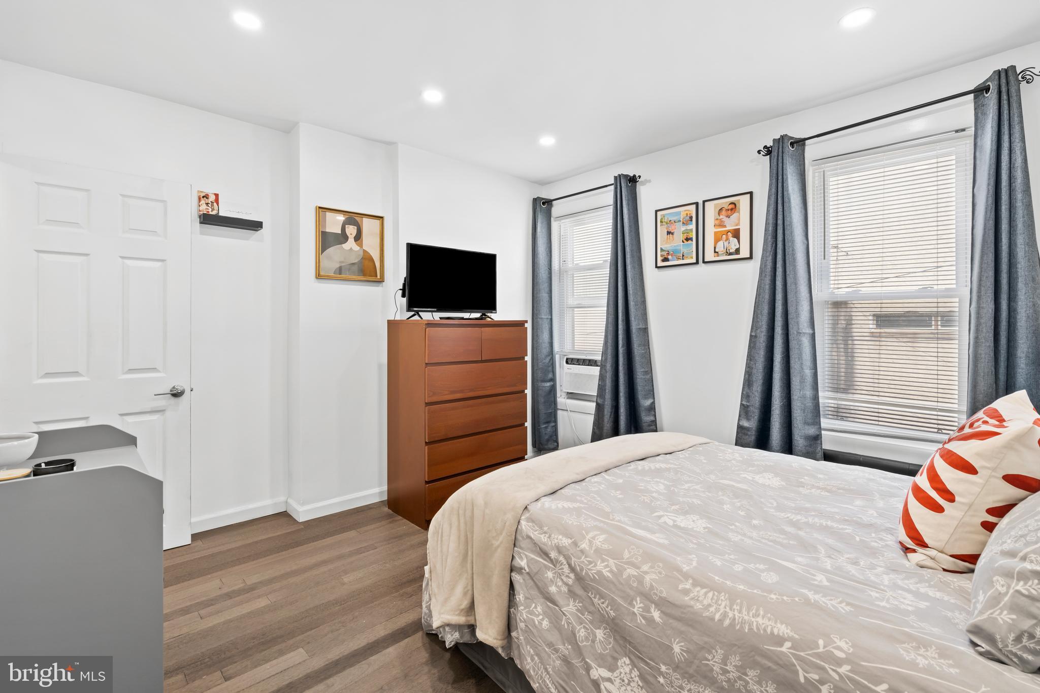 EAST KENSINGTON - Residential