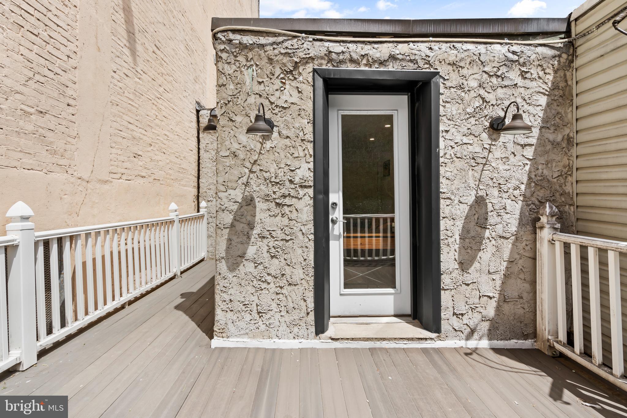 EAST KENSINGTON - Residential