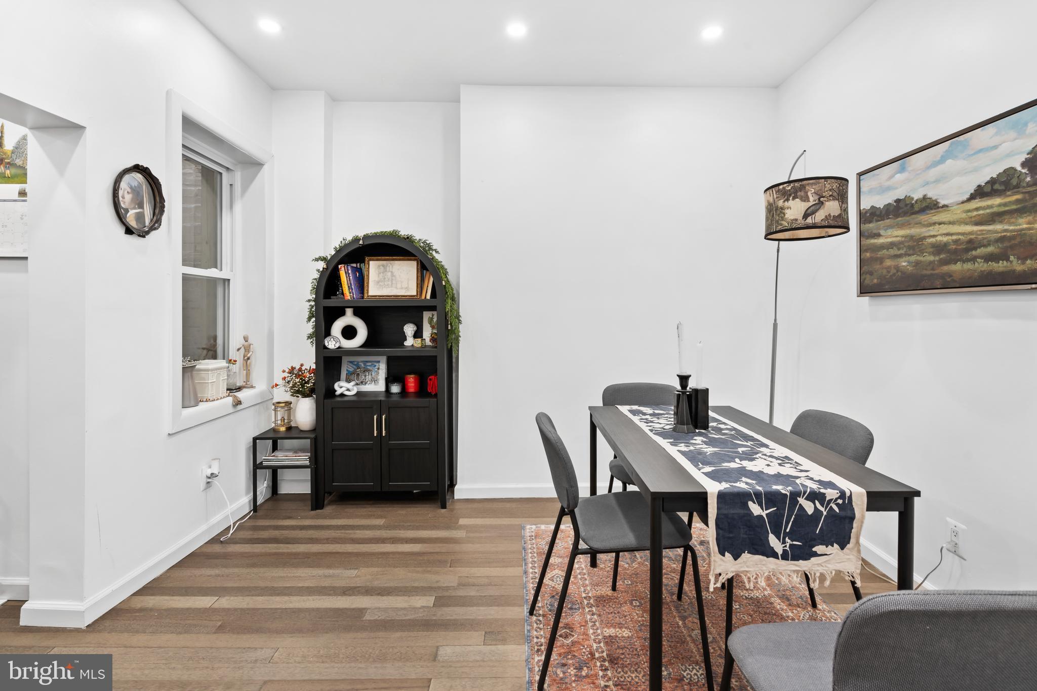 EAST KENSINGTON - Residential