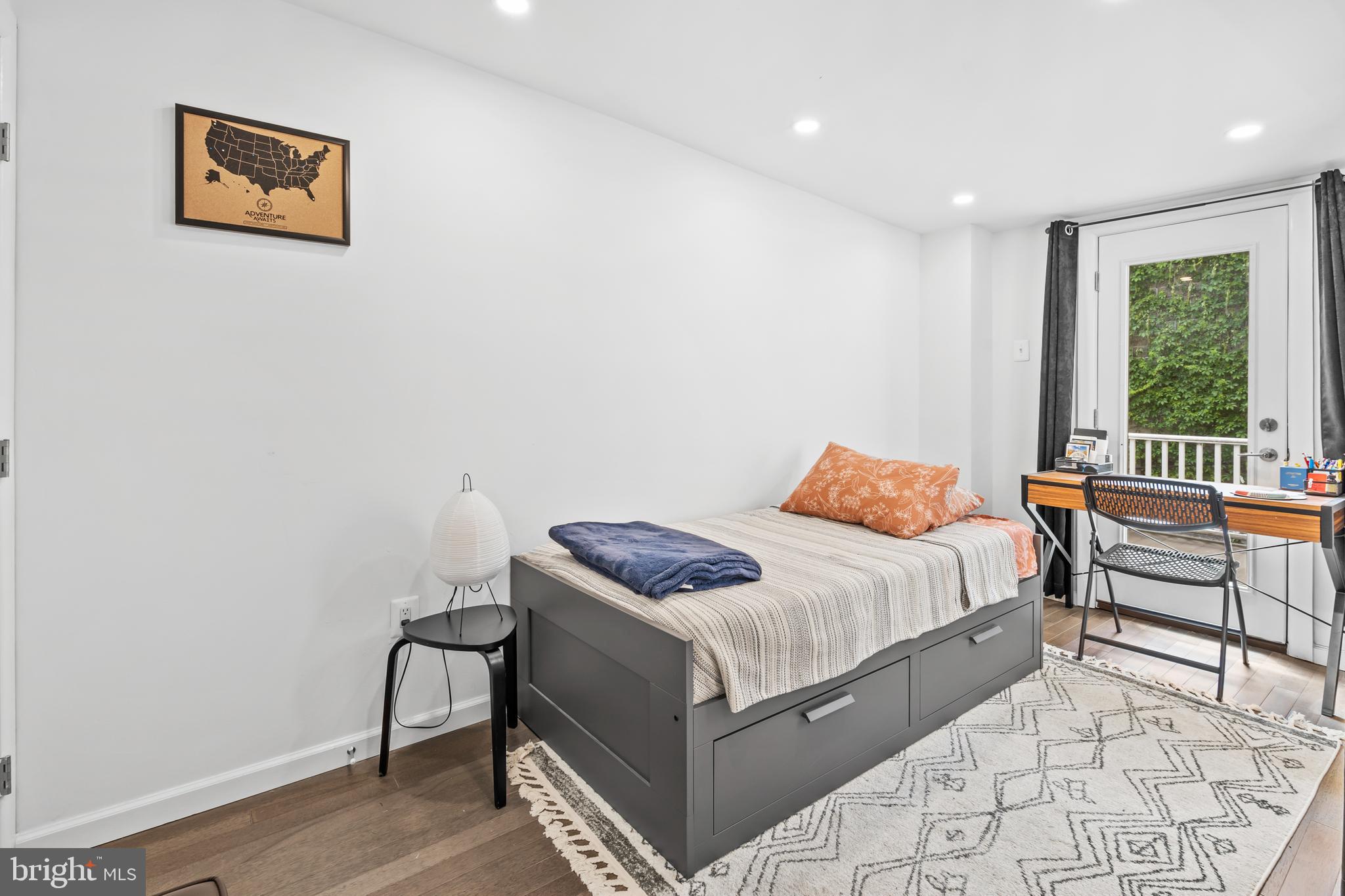 EAST KENSINGTON - Residential