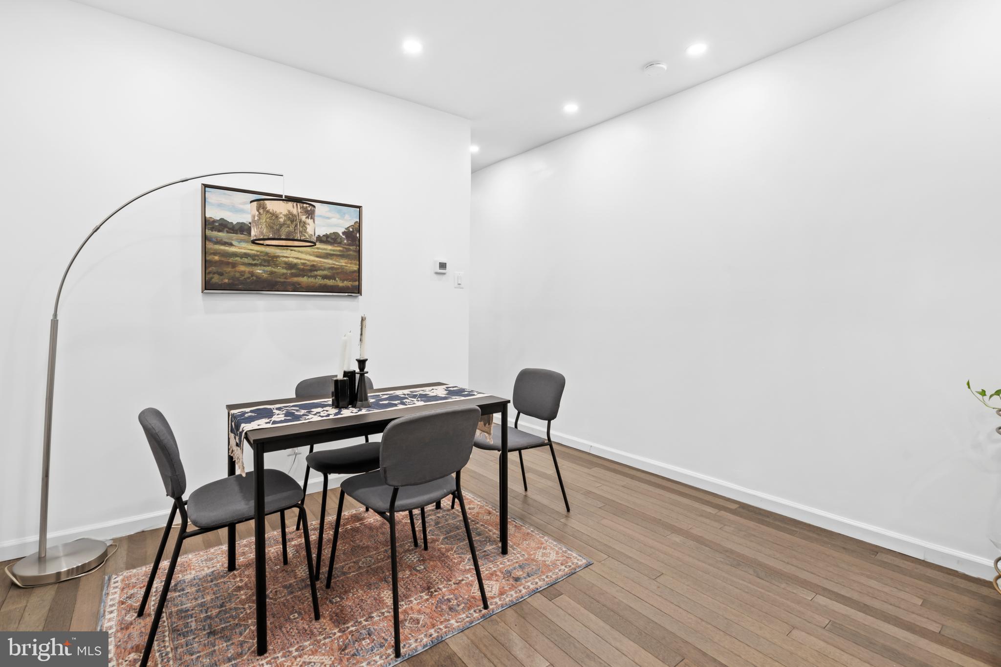 EAST KENSINGTON - Residential