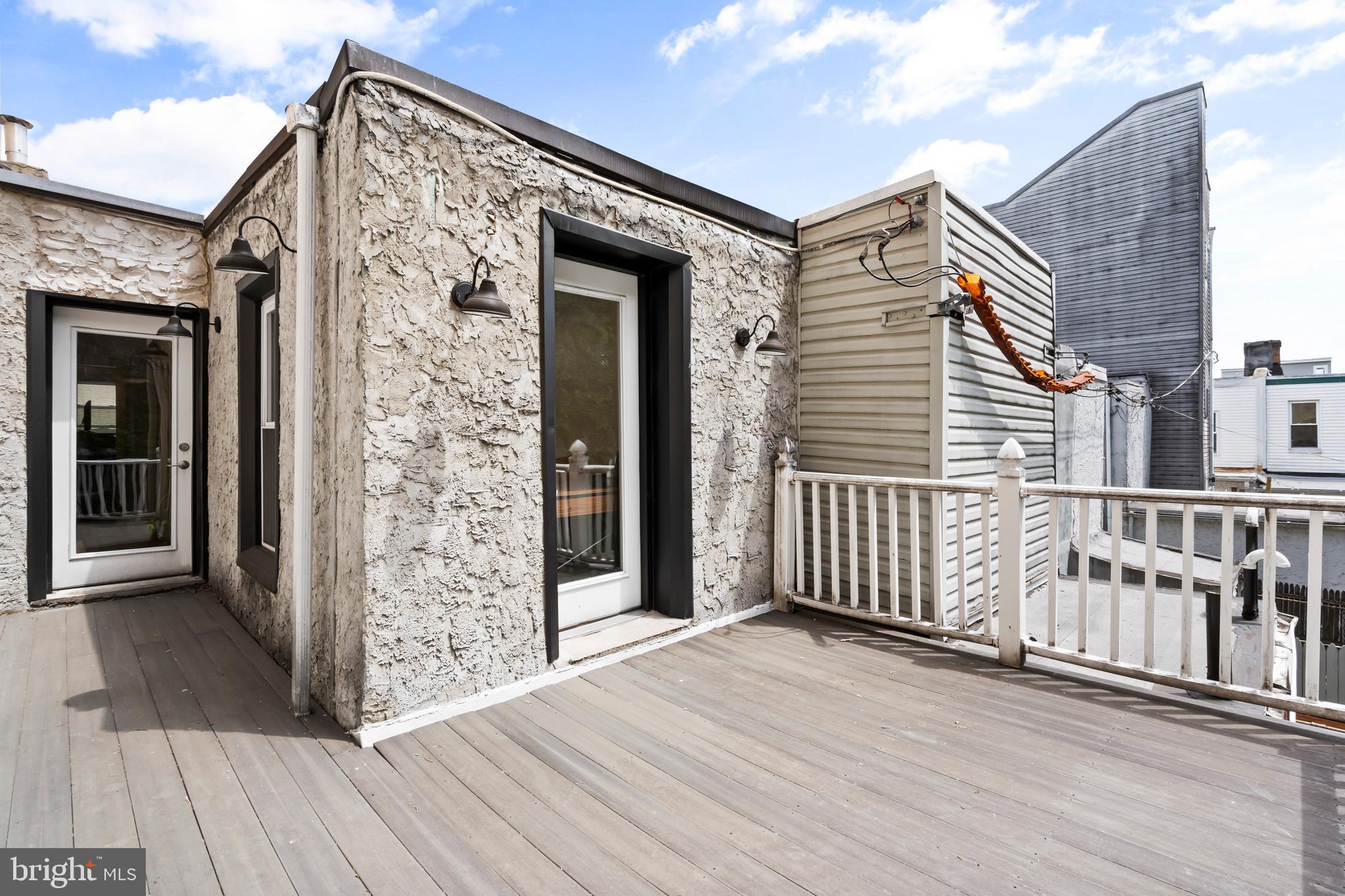 EAST KENSINGTON - Residential