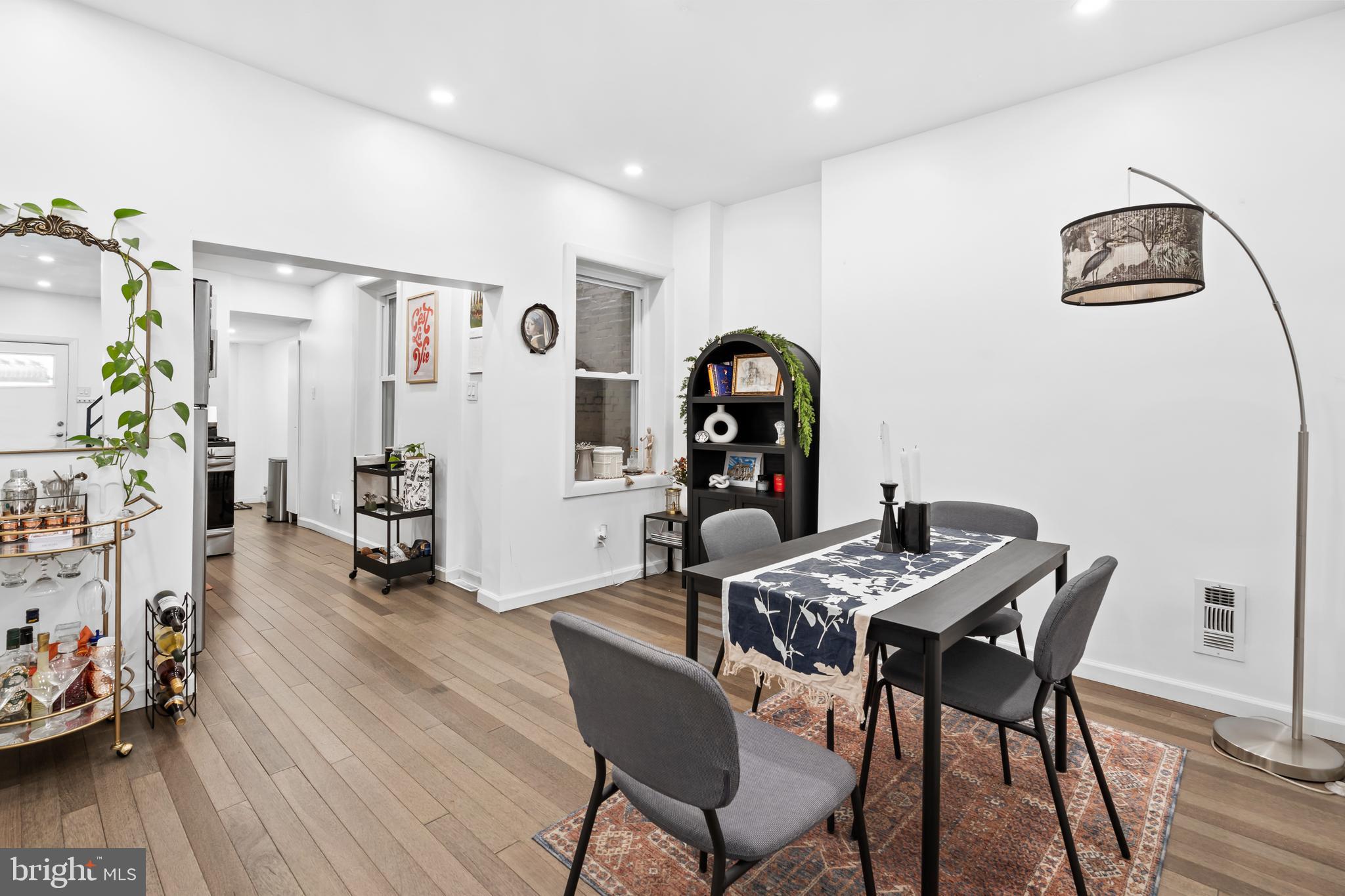 EAST KENSINGTON - Residential