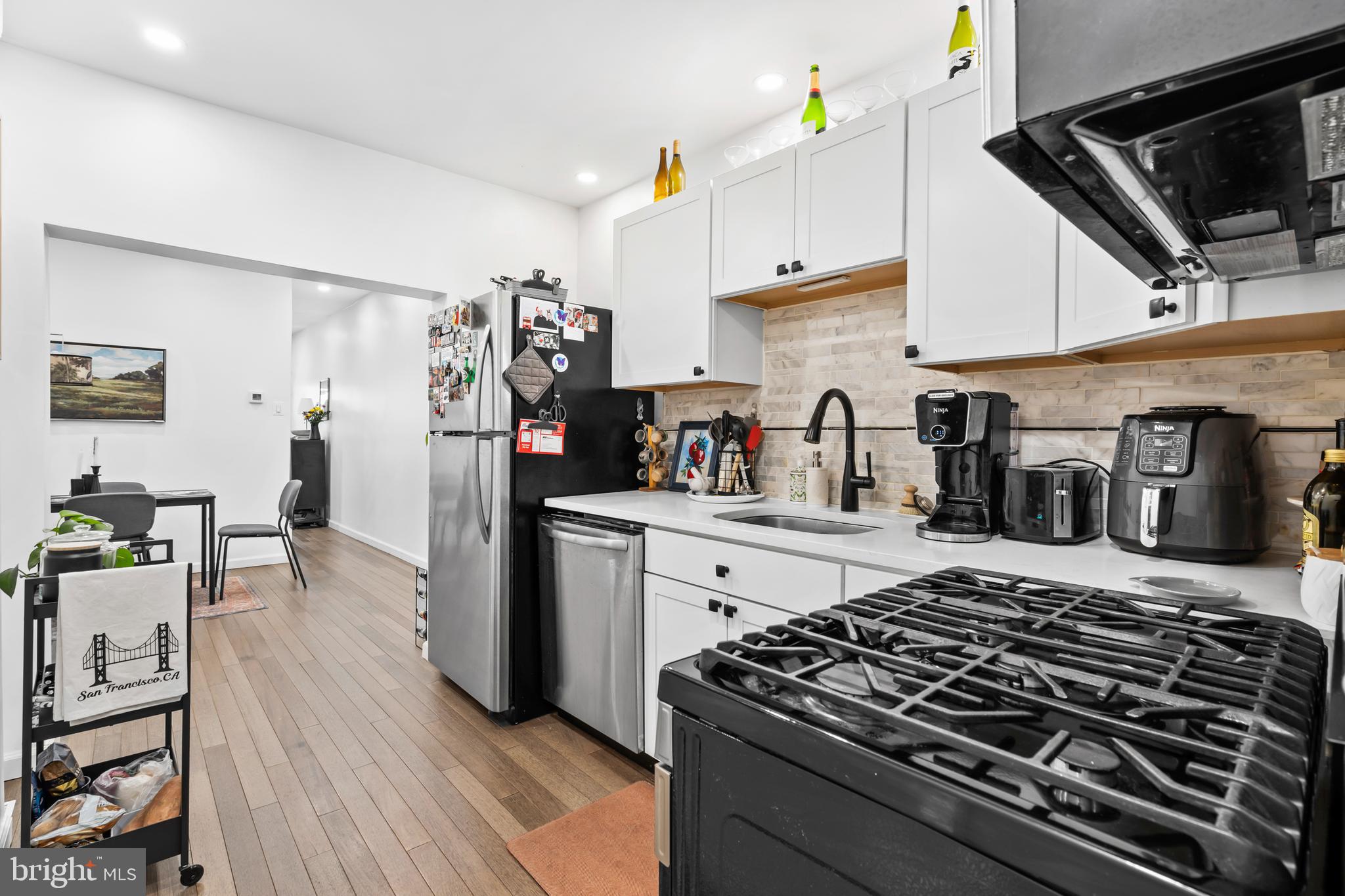 EAST KENSINGTON - Residential