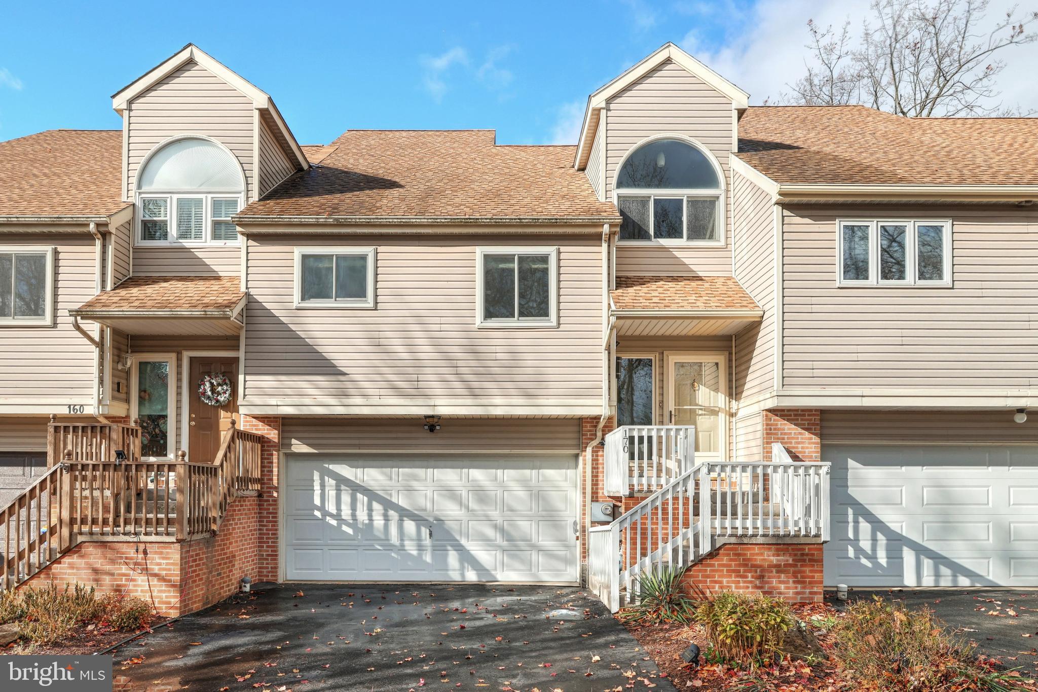 WOODLAND HILLS - Residential