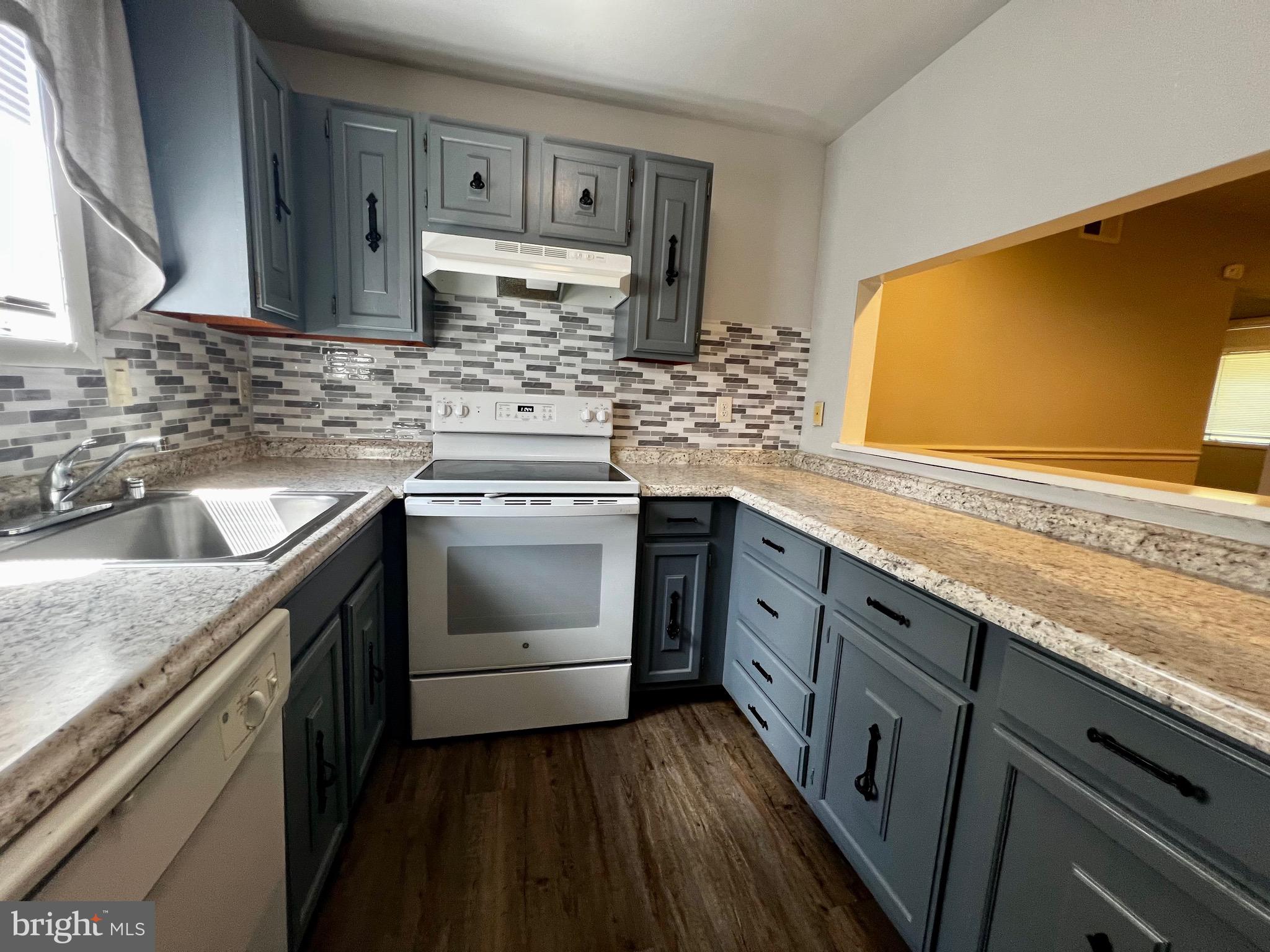 GLOUCESTER CONDOMINIUMS - Residential
