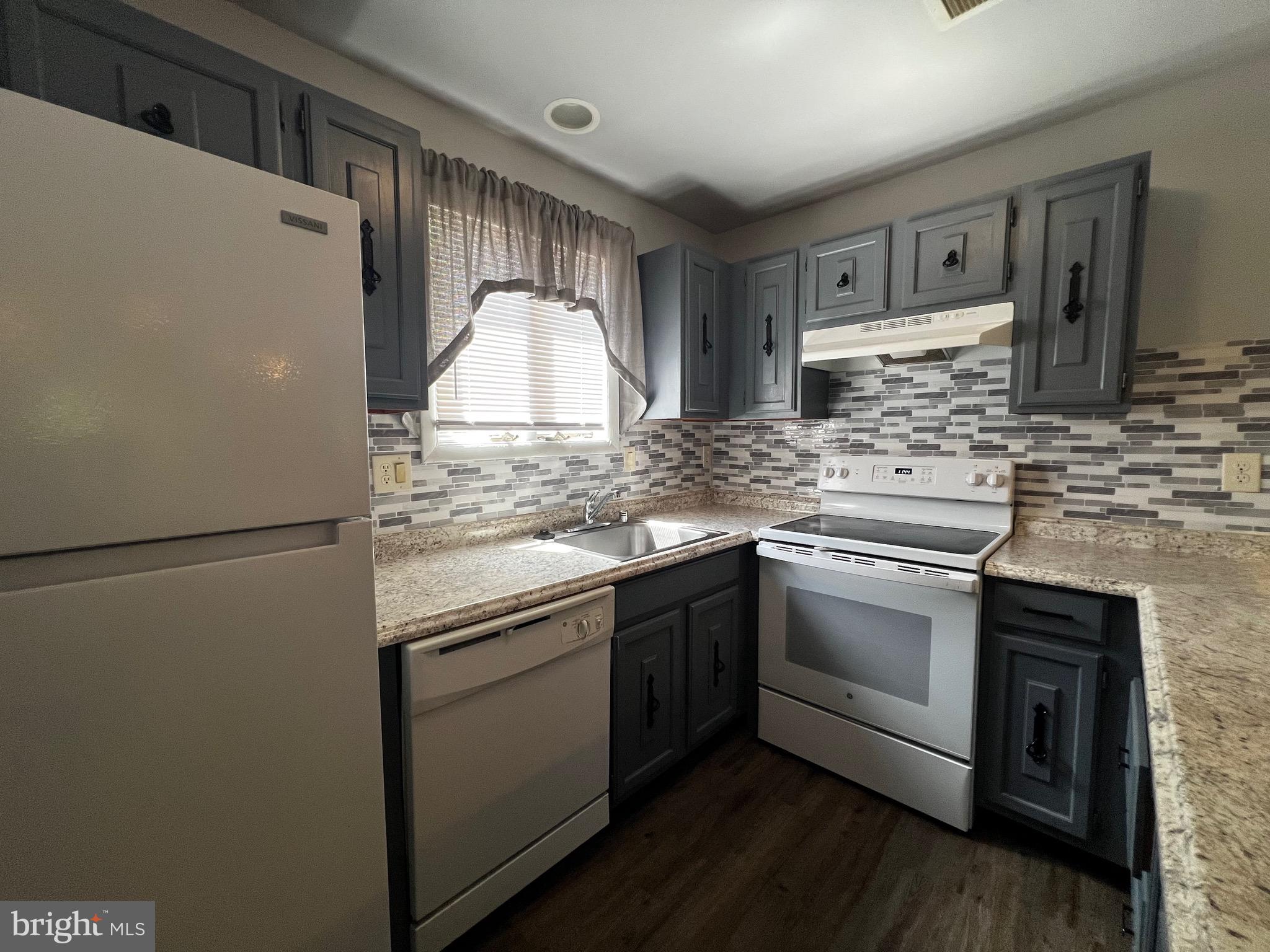 GLOUCESTER CONDOMINIUMS - Residential