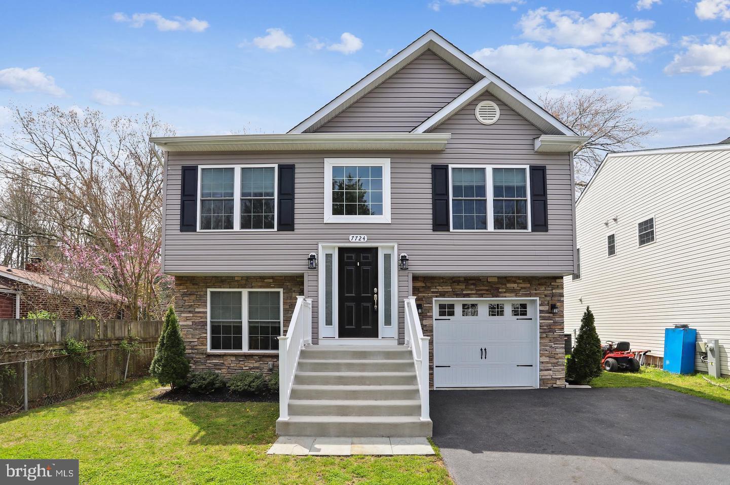 POWHATAN BEACH - Residential