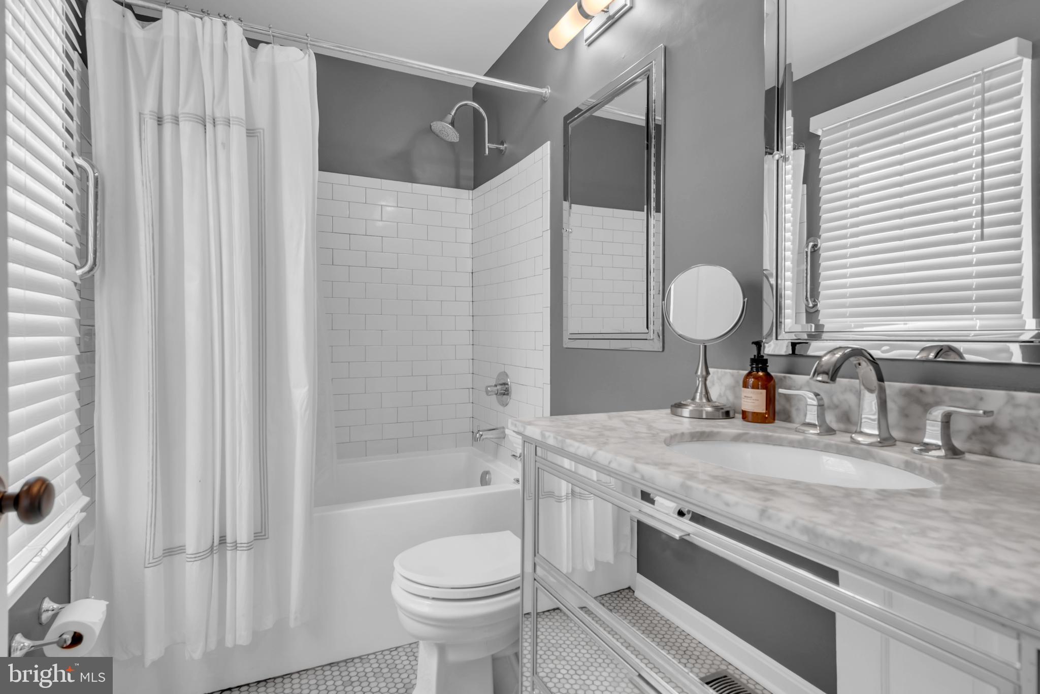 DIVINITY COVE - Residential