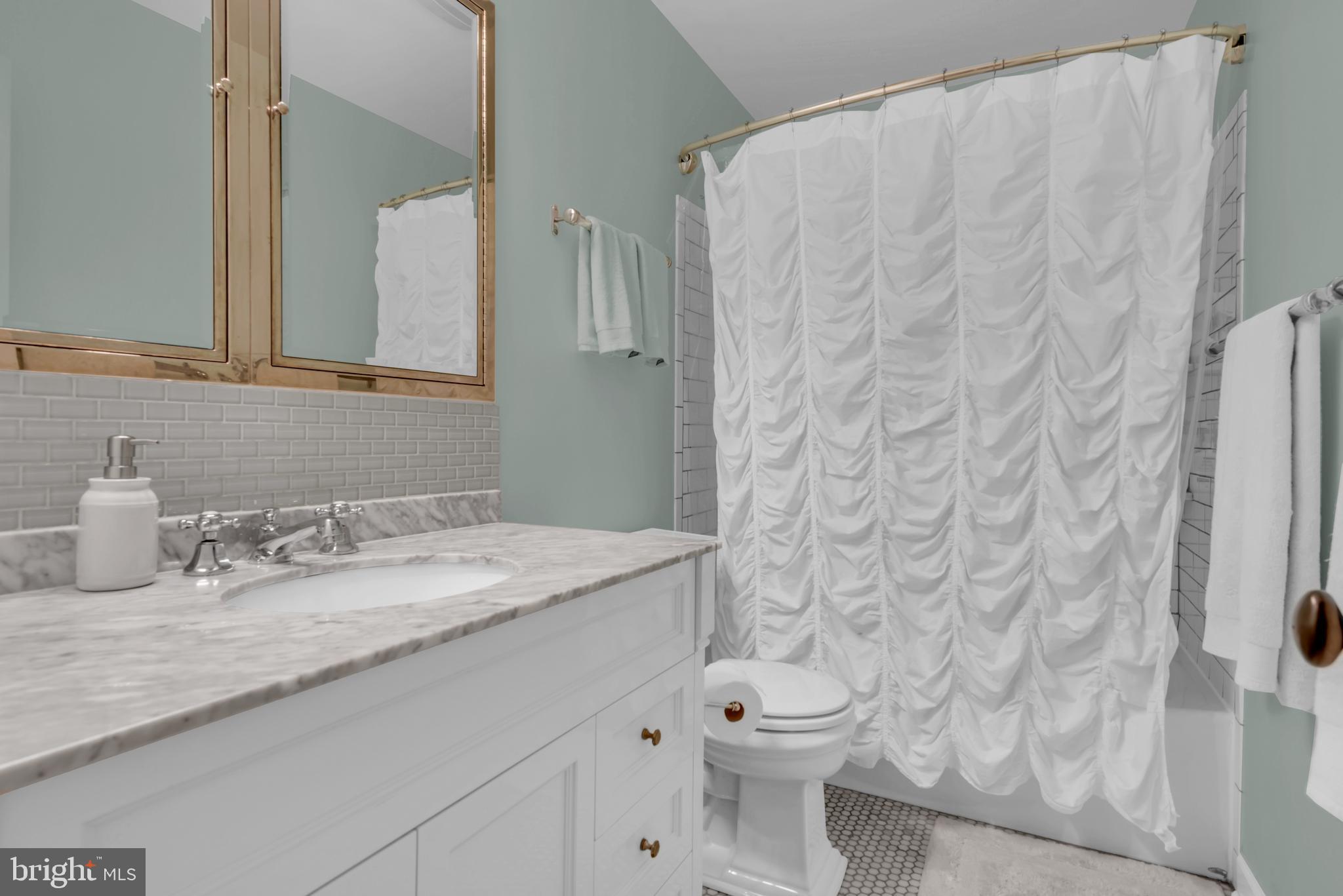 DIVINITY COVE - Residential