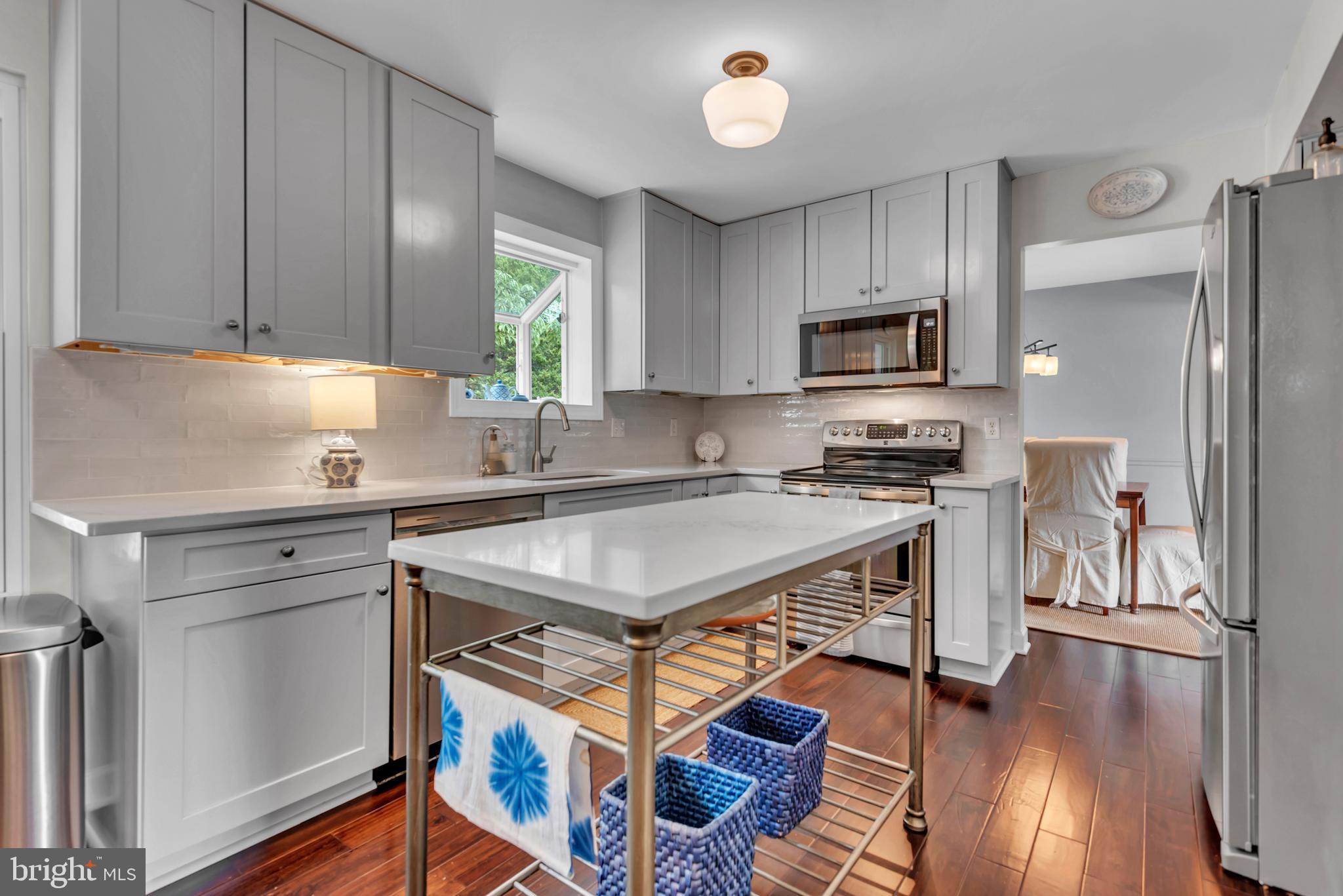 DIVINITY COVE - Residential