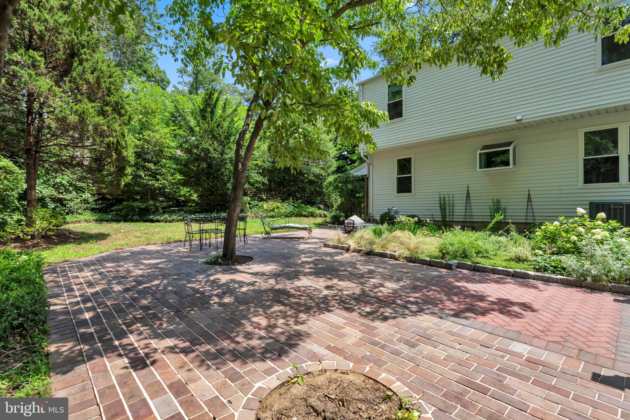 DIVINITY COVE - Residential