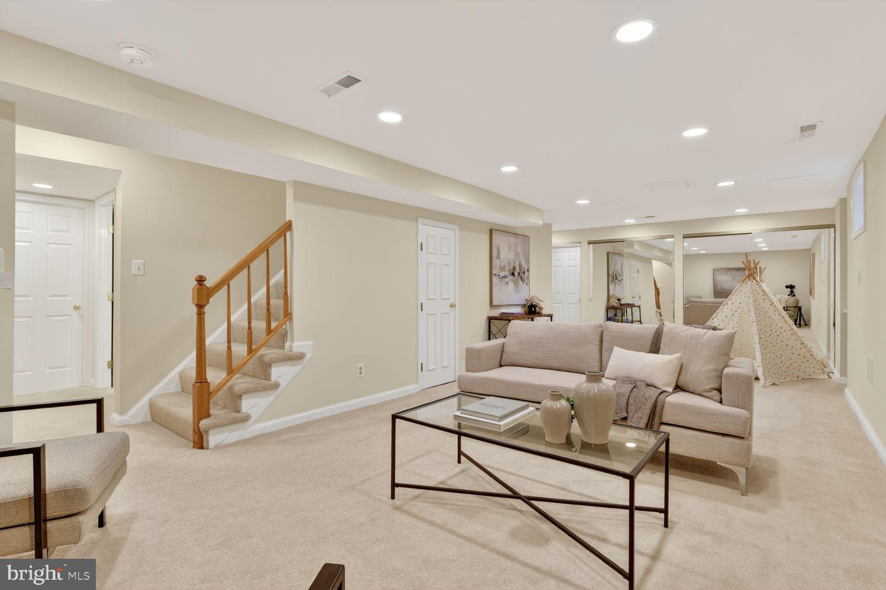 RESTON - Residential