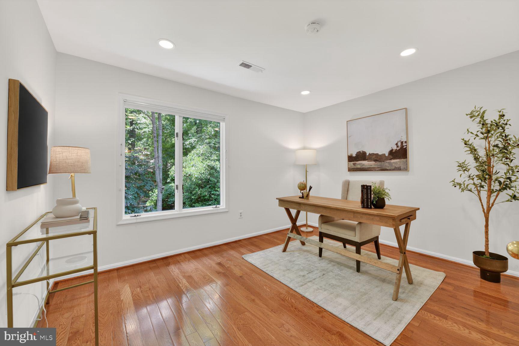 RESTON - Residential