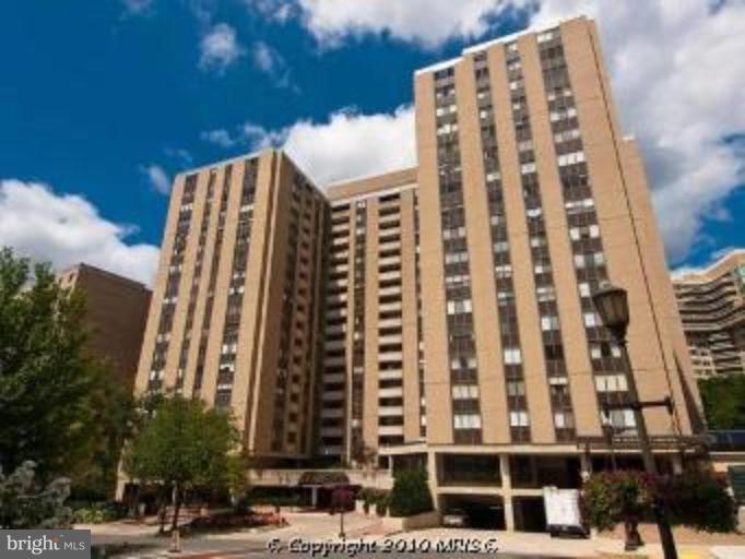 Beautiful one bedroom unit on the 18th floor of The Elizabeth. Hardwood laminate flooring. Washer & dryer in unit. All utilities included in rent! Includes one tandem garage space. Convenient access to Friendship Heights metro, upscale shopping & restaurants. Available now!