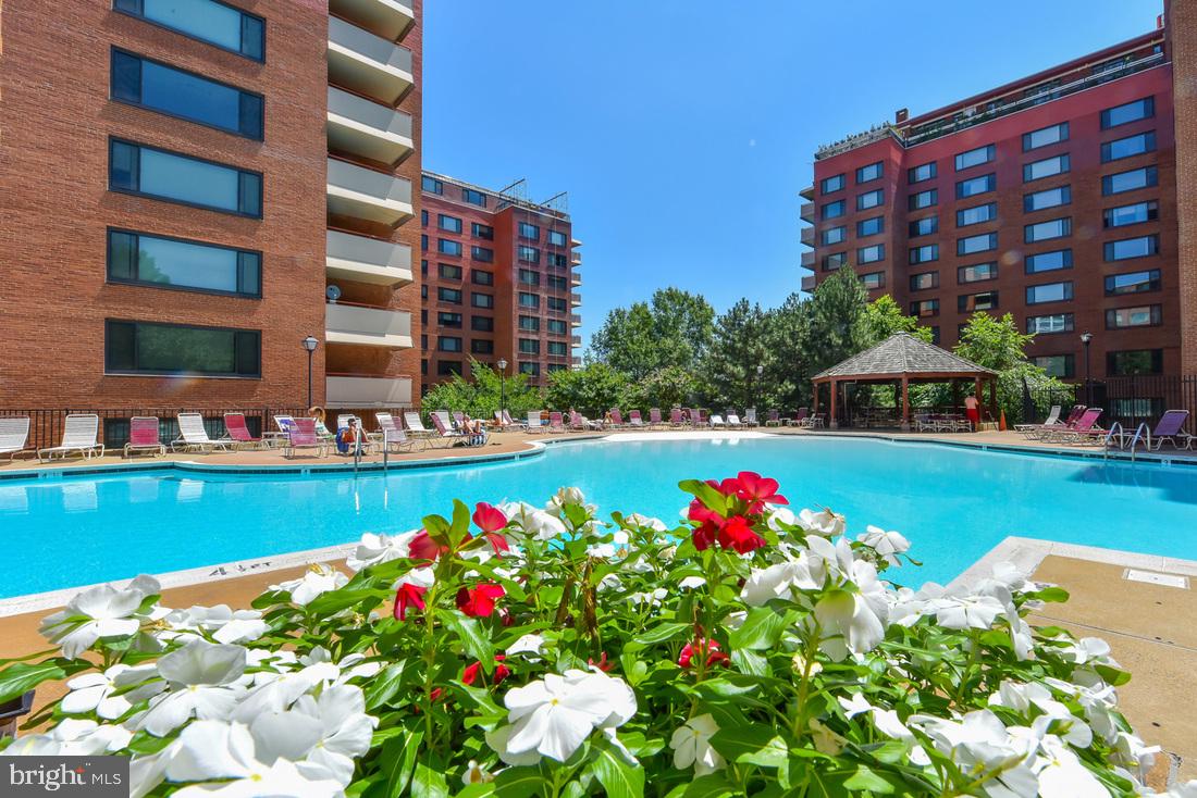 RIVER PLACE NORTH - Residential