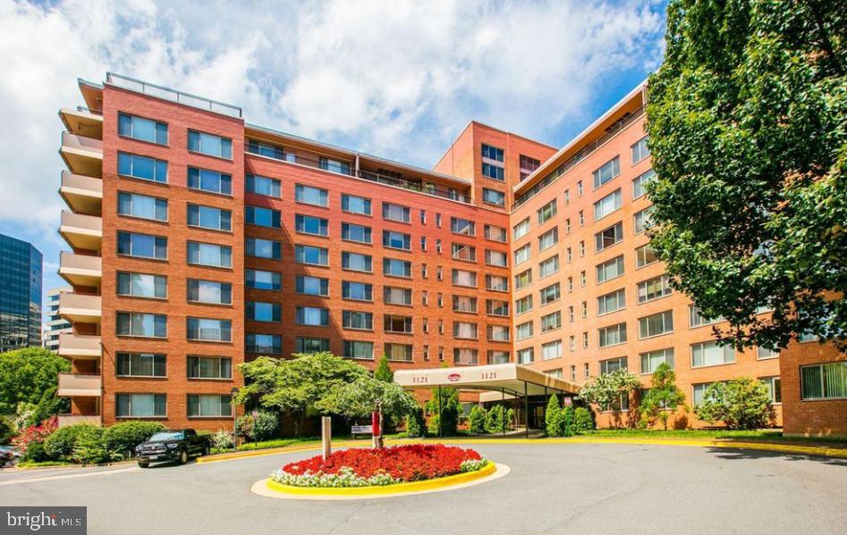 RIVER PLACE NORTH - Residential