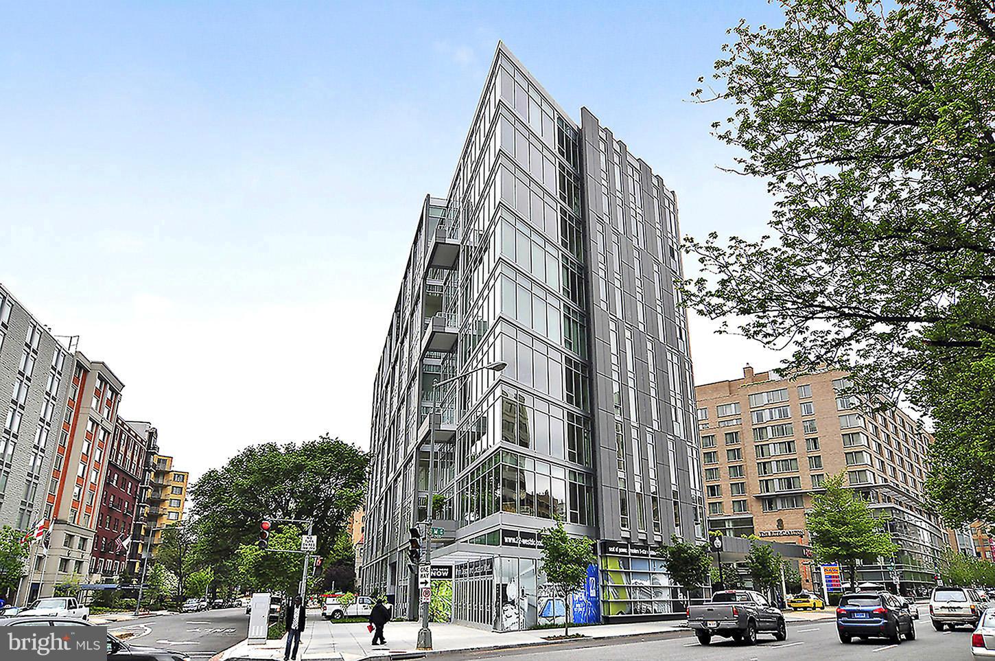 Located on the corner of the 7th floor of coveted 22West, this extraordinary upper-level 2BR+Den (converted from a 3BR) apartment offers floor-to-ceiling windows throughout w/ generous 9 6  ceilings, natural oak floors, an open floor plan, kitchen w/ granite countertops and top-of-the-line appliances, 2-car parking, storage, 24-hour concierge, rooftop pool, and fitness room.
